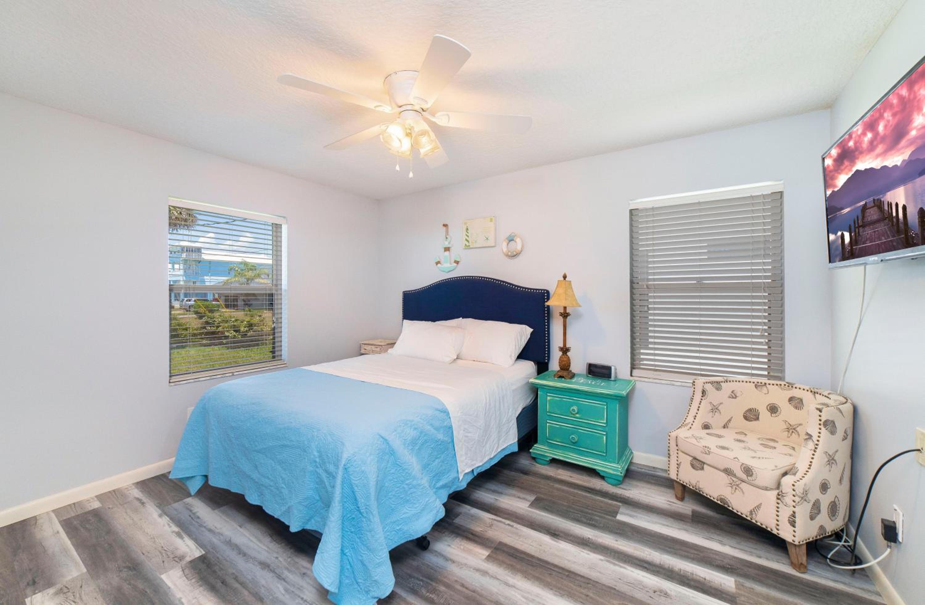 Luxury Ocean Blue beach house- 3 bed room Dog friendly view 5