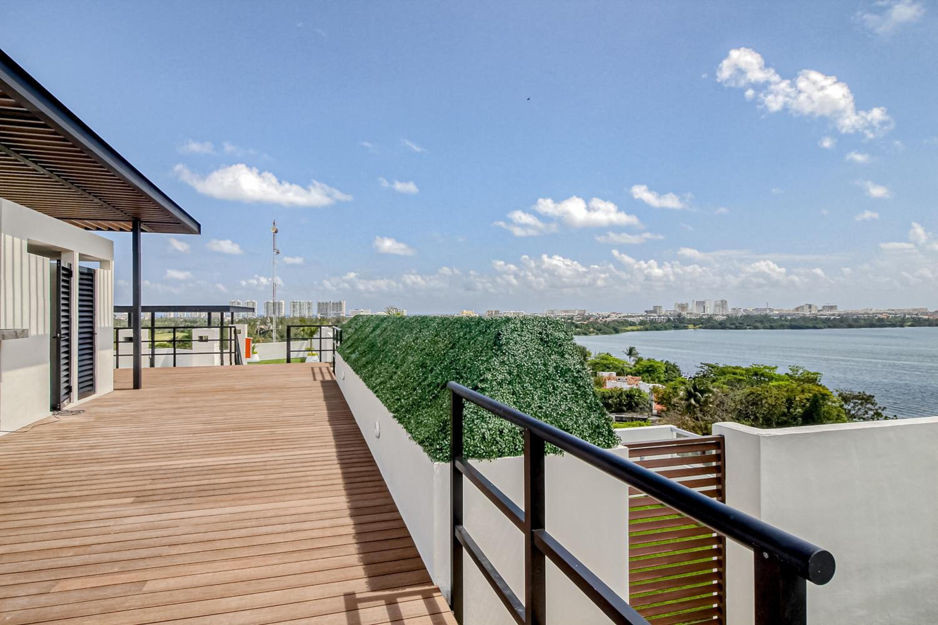 Sea Breeze at TAKH 404