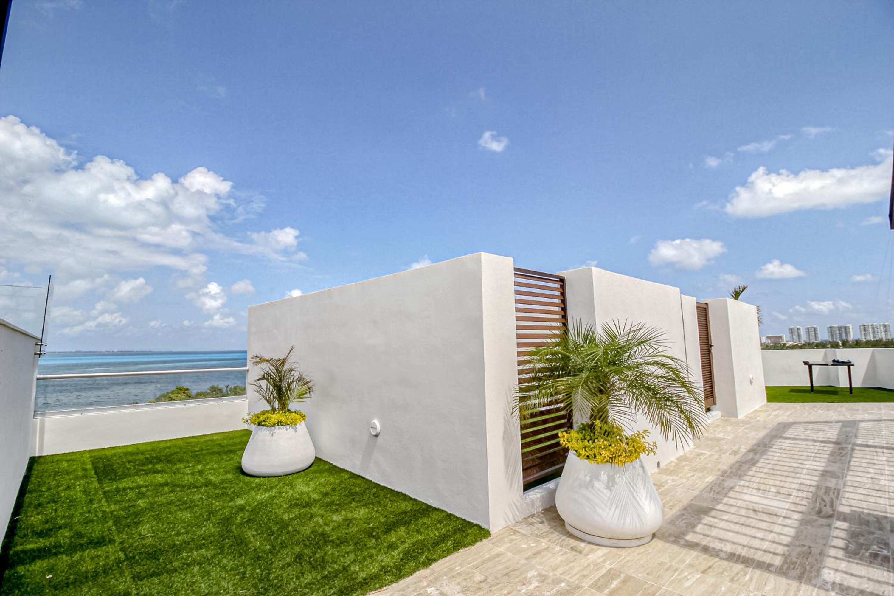 Sea Breeze at TAKH 404