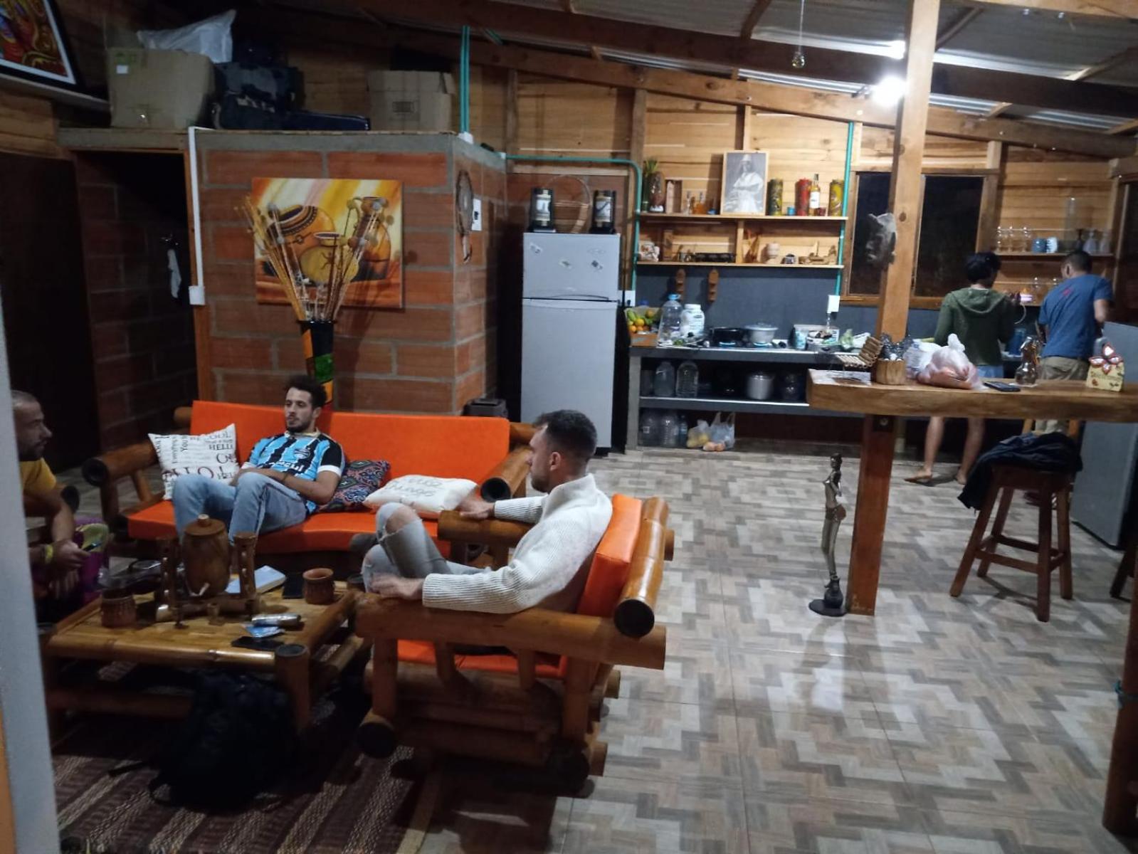 LA CASA DEL BOSQUE Via SALADITO