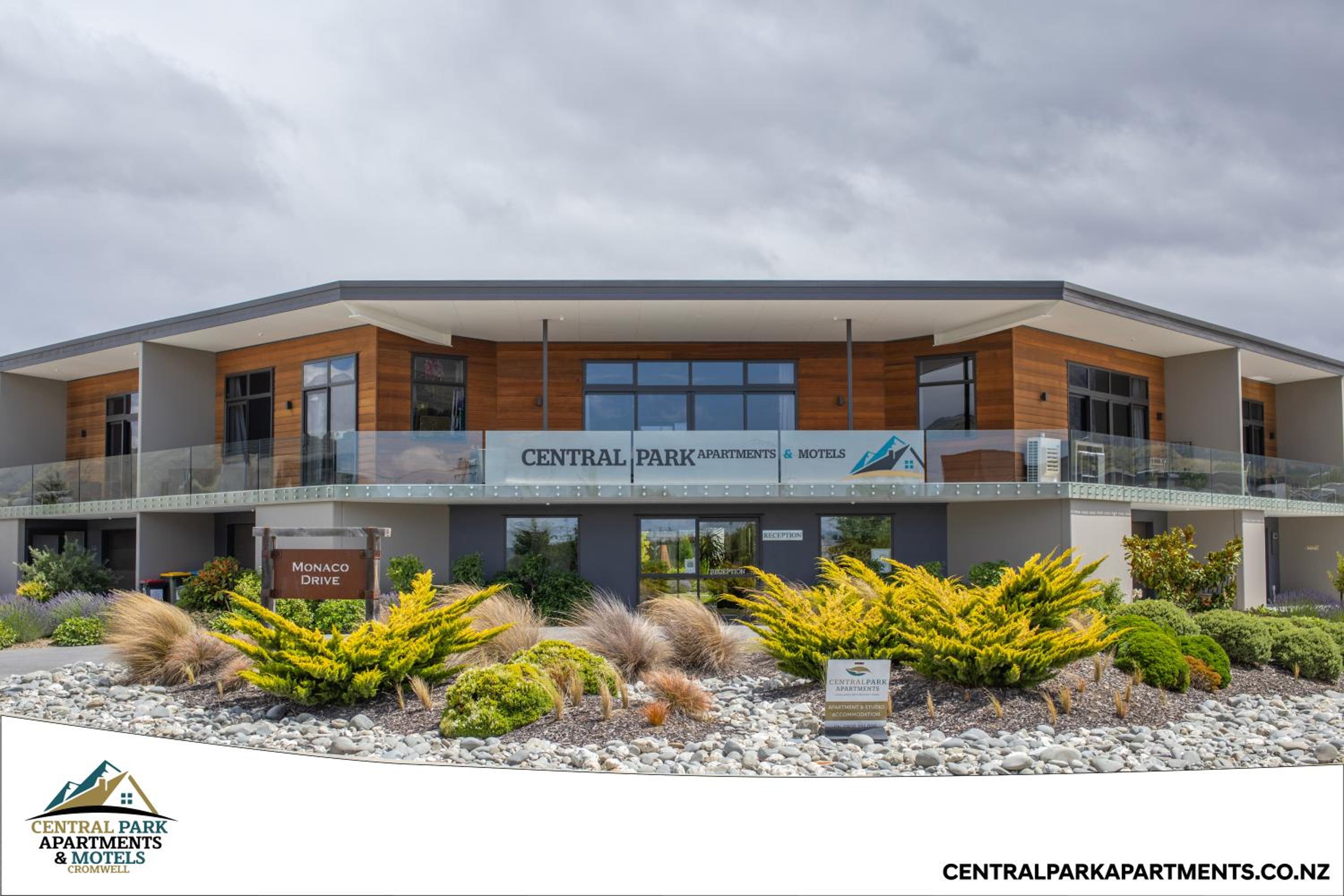 Hotel Central Park Apartments - Image 1