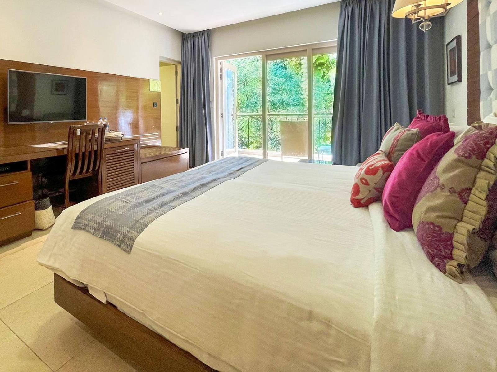 Acron Waterfront Resort