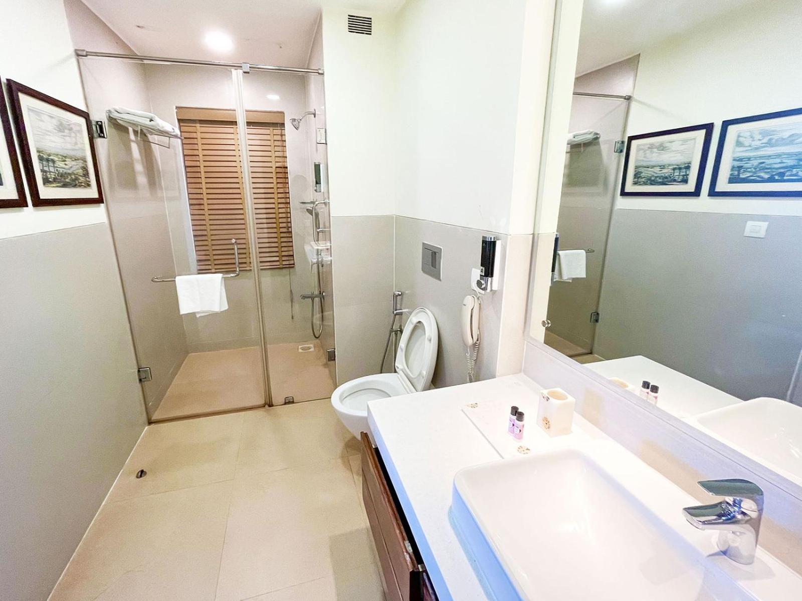 Acron Waterfront Resort