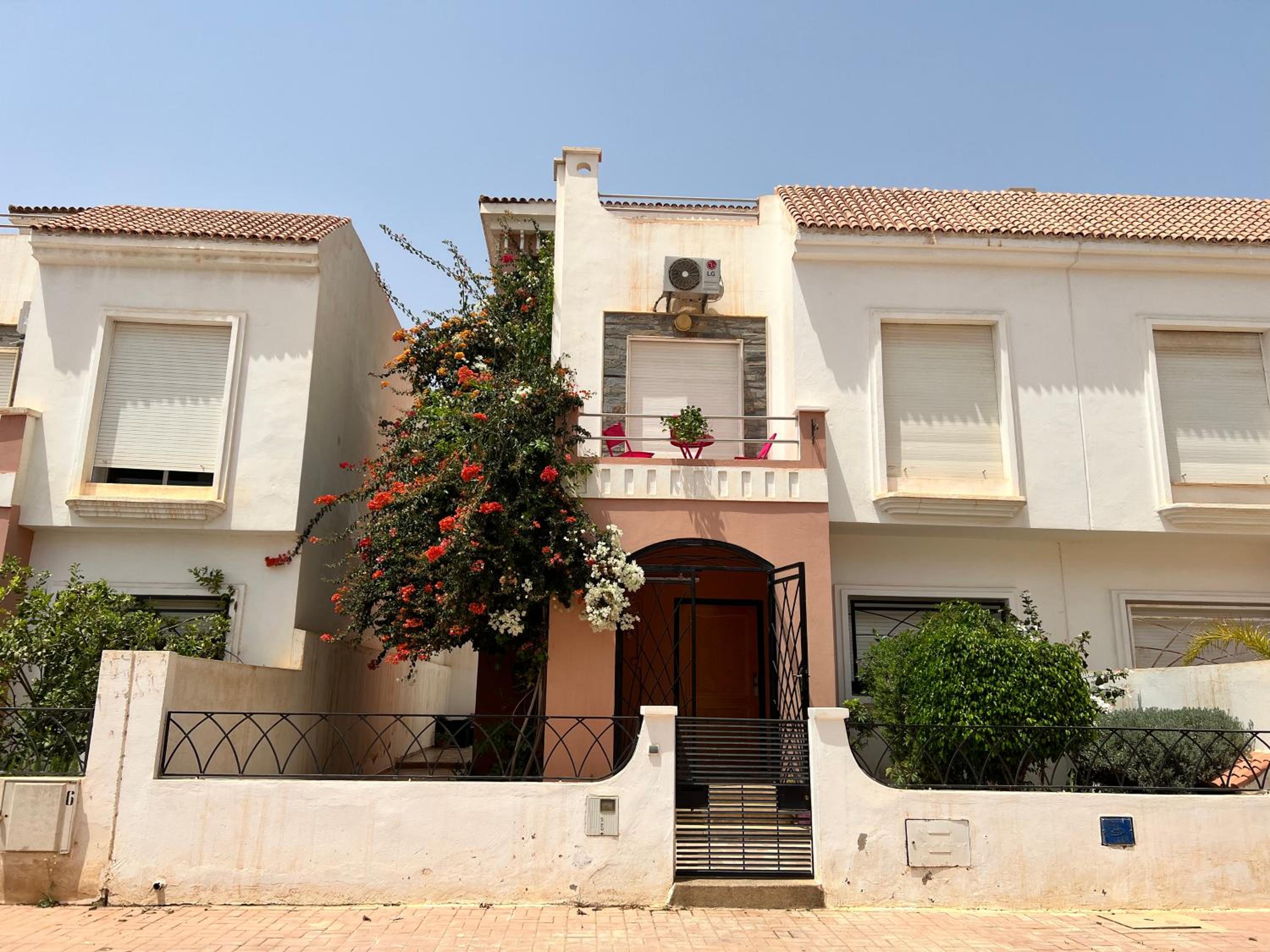 maison du bonheur en bord de mer avec piscine