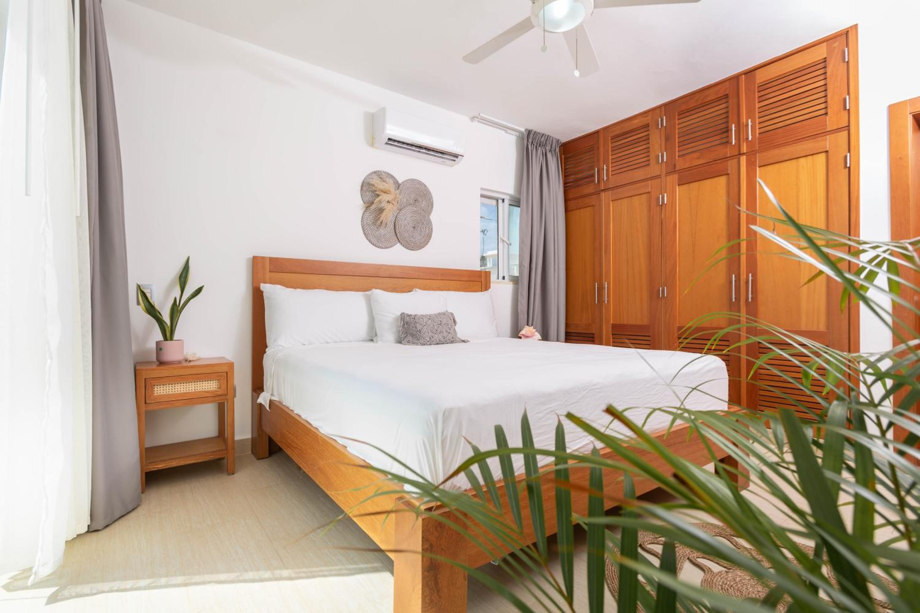 Amazing Ocean Front - 2 bedroom Apartment (117 sq meters) view 4
