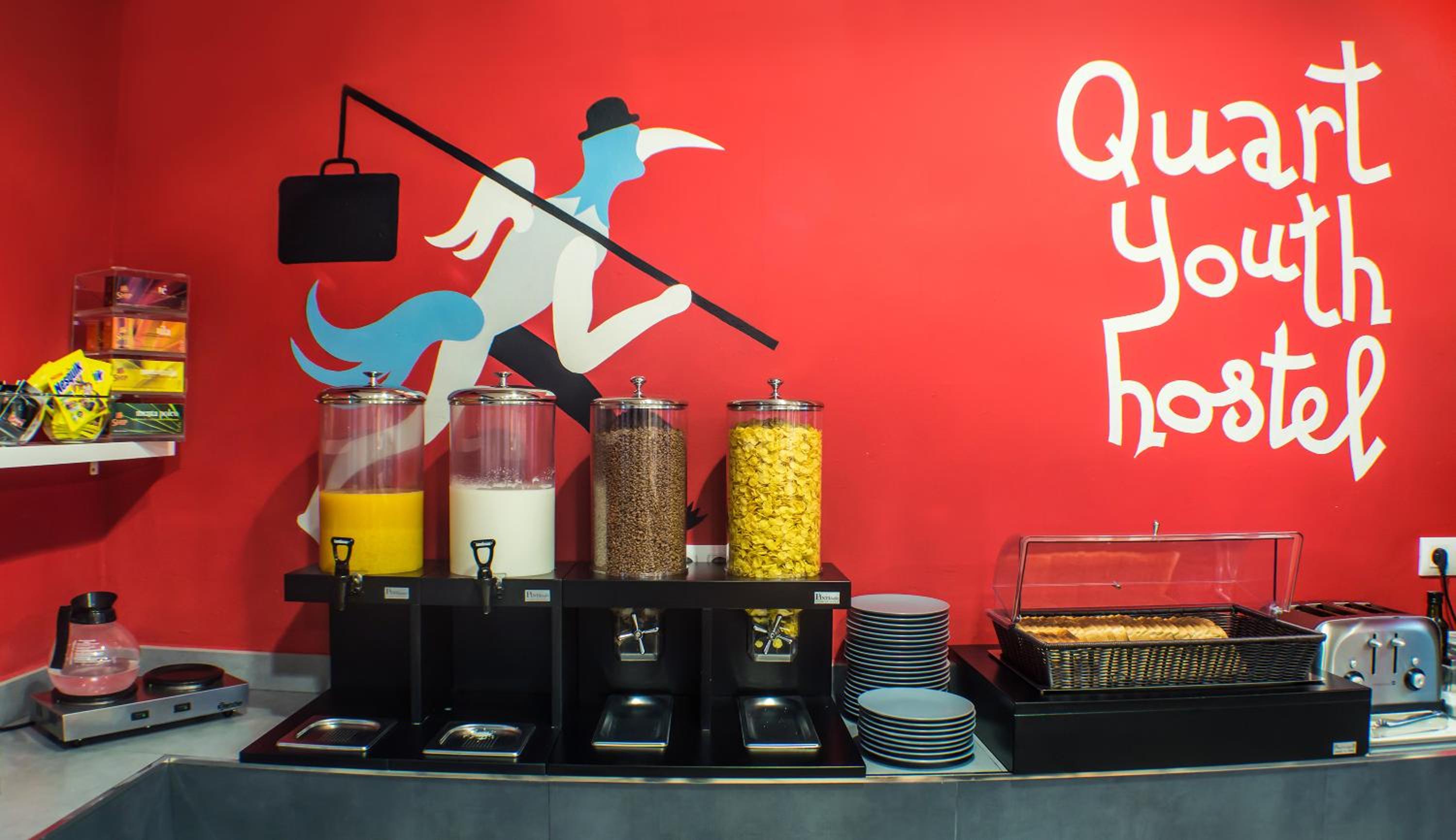Quart Youth Hostel & Apartments
