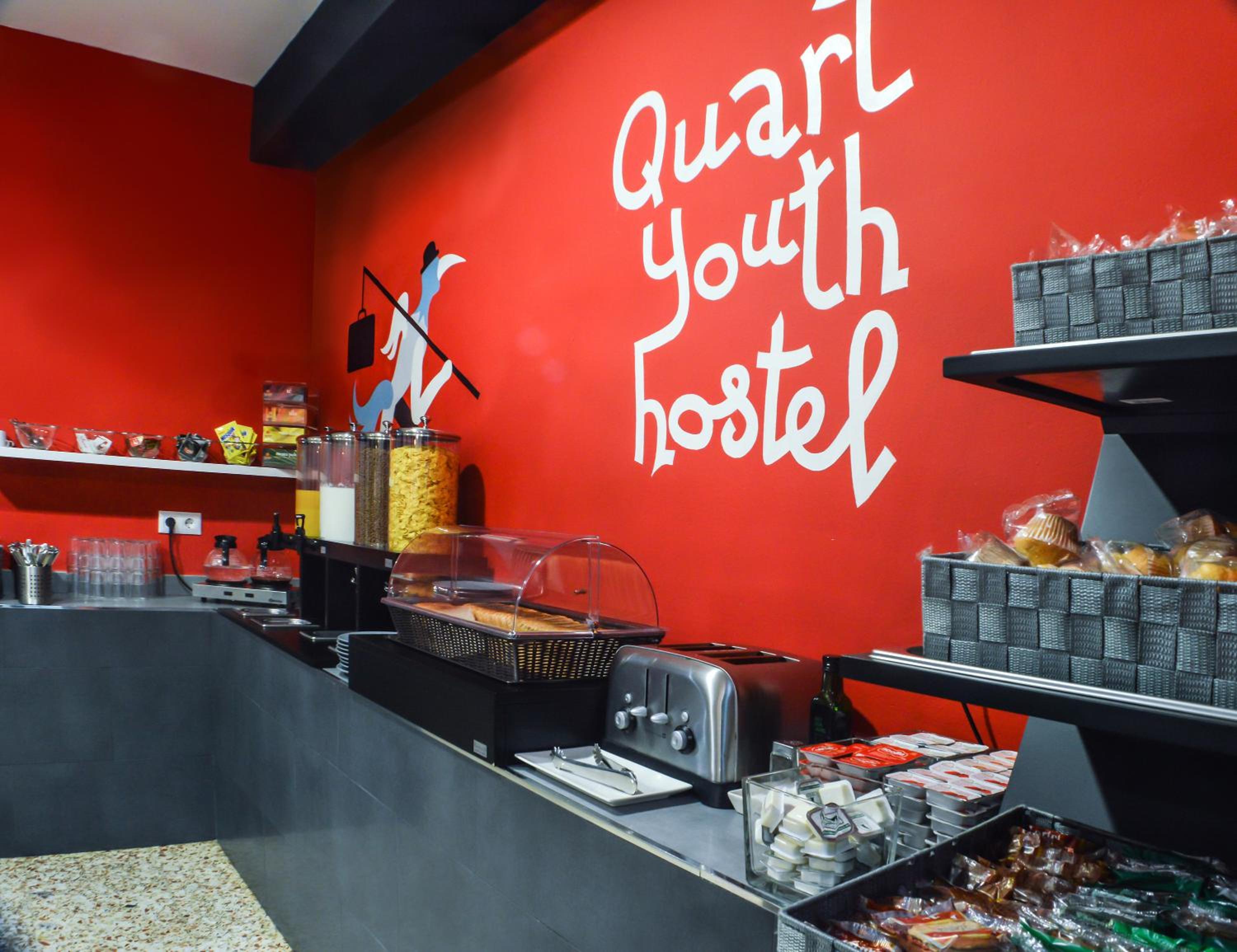 Quart Youth Hostel & Apartments