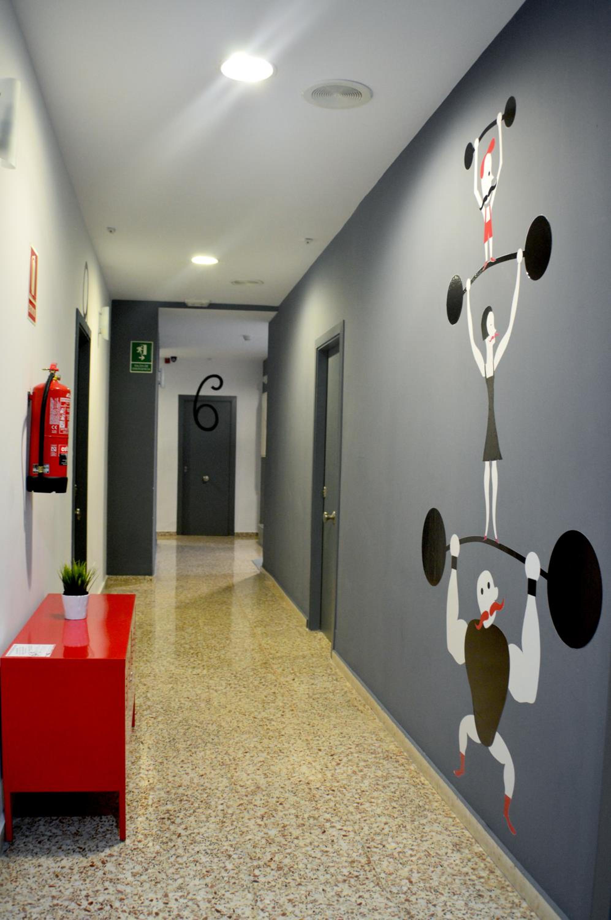 Quart Youth Hostel & Apartments