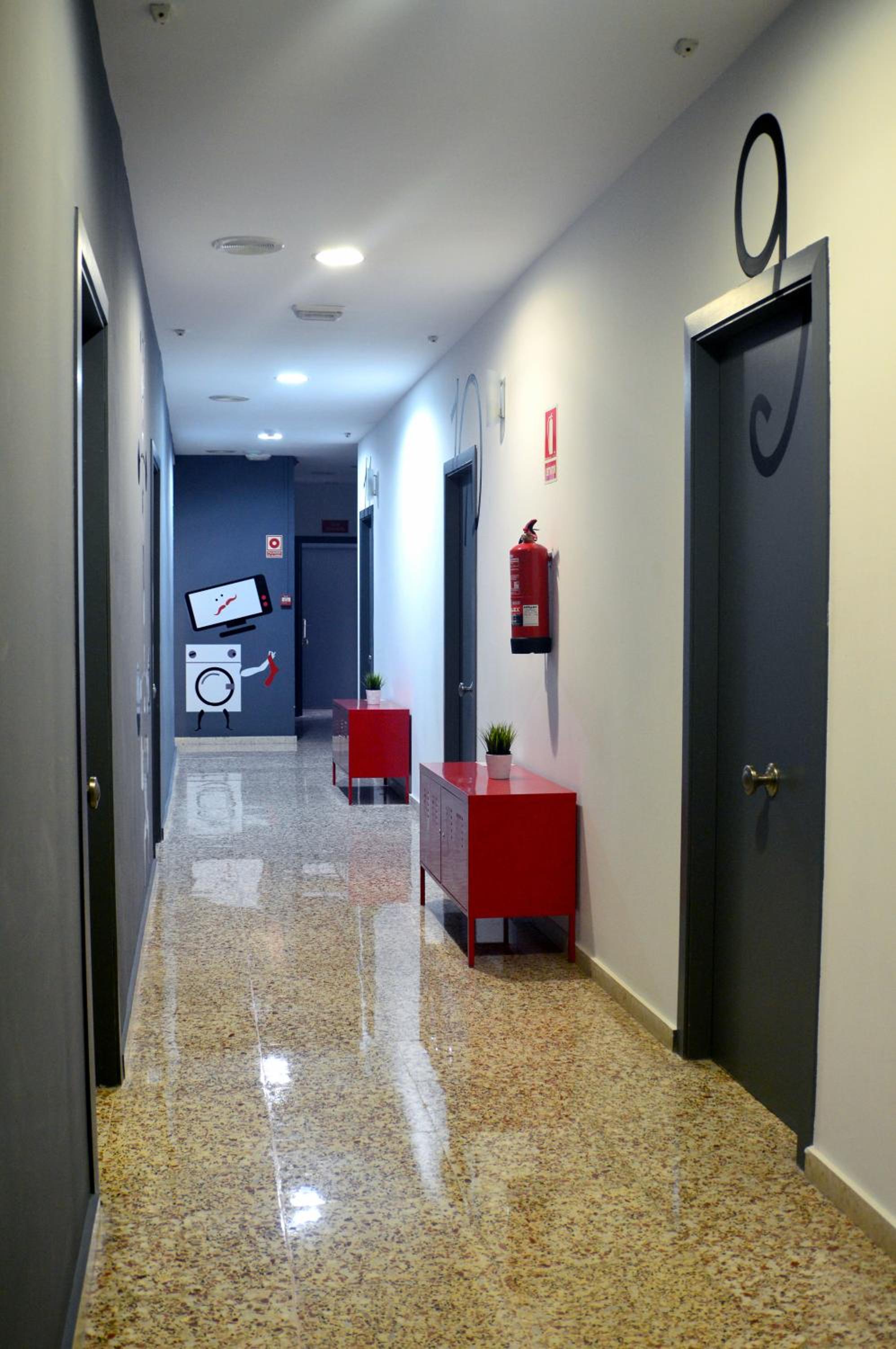 Quart Youth Hostel & Apartments