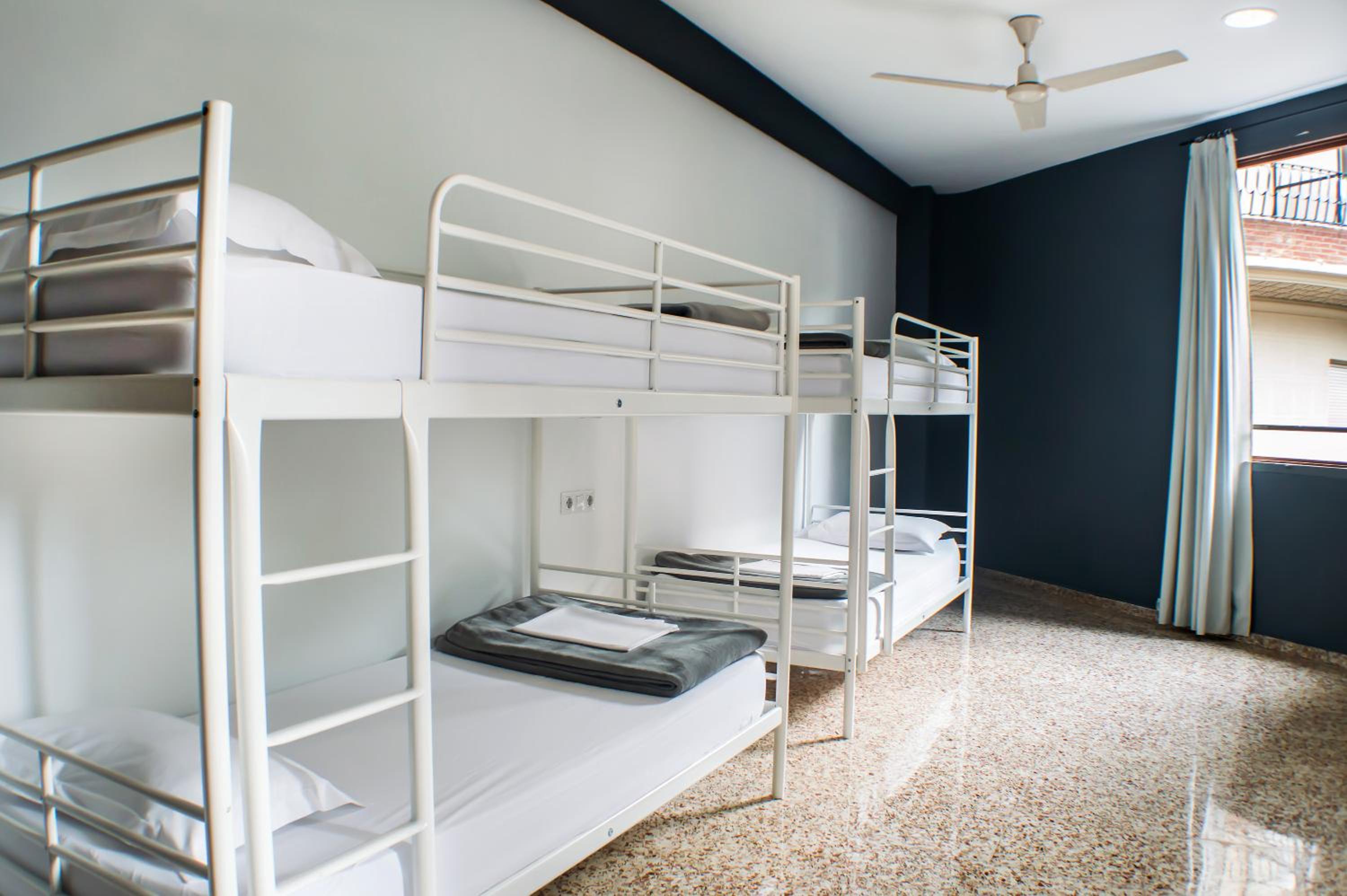 Quart Youth Hostel & Apartments