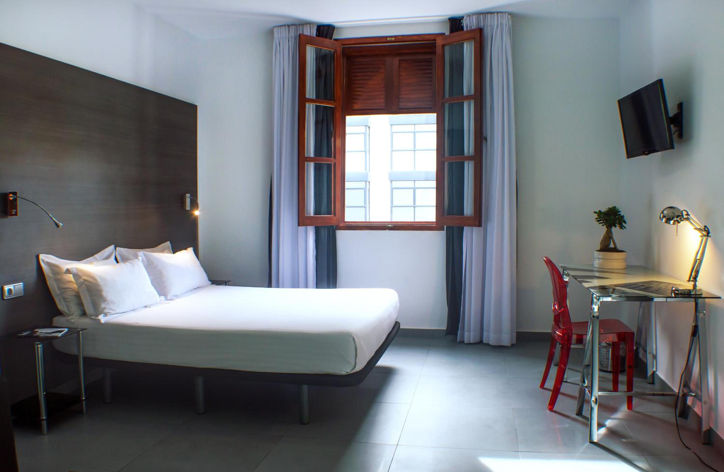 Quart Youth Hostel & Apartments