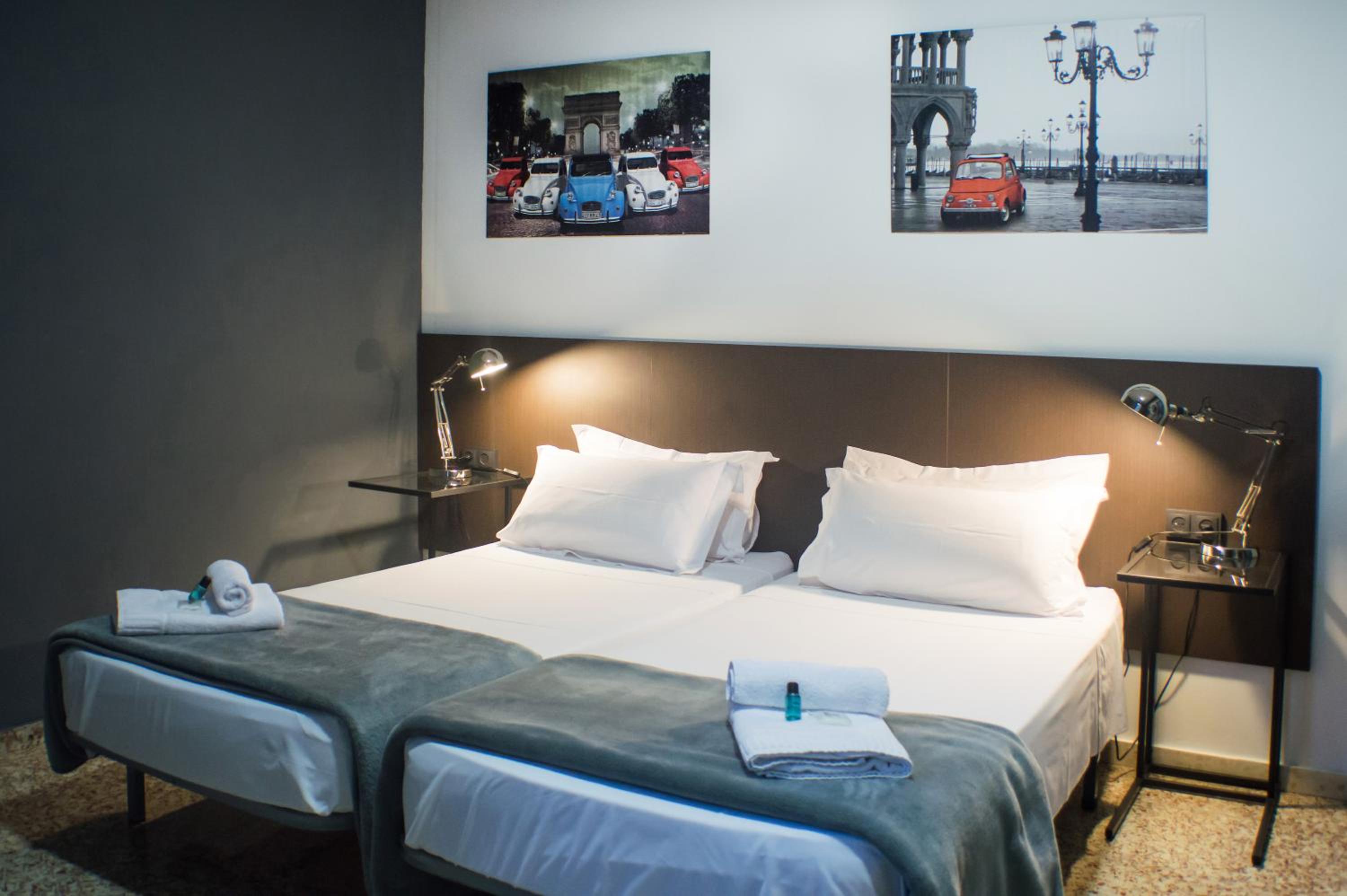 Quart Youth Hostel & Apartments