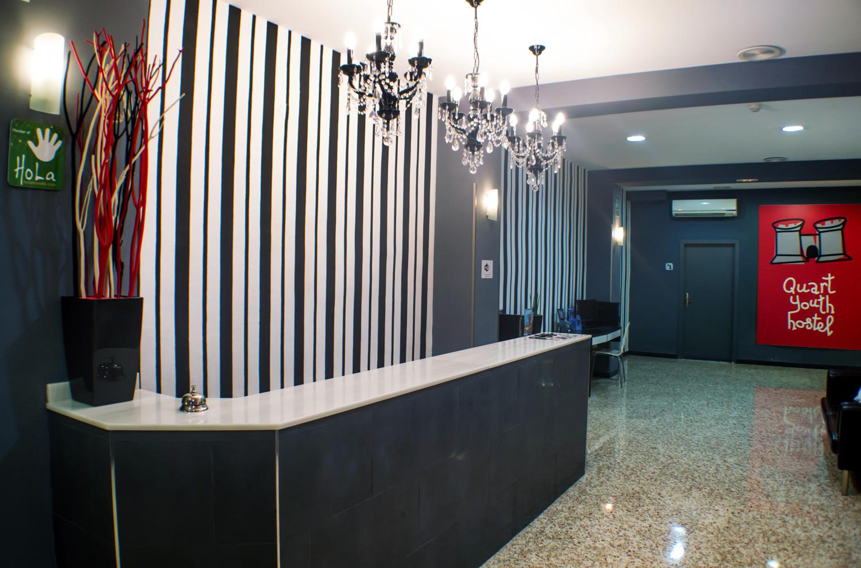 Quart Youth Hostel & Apartments