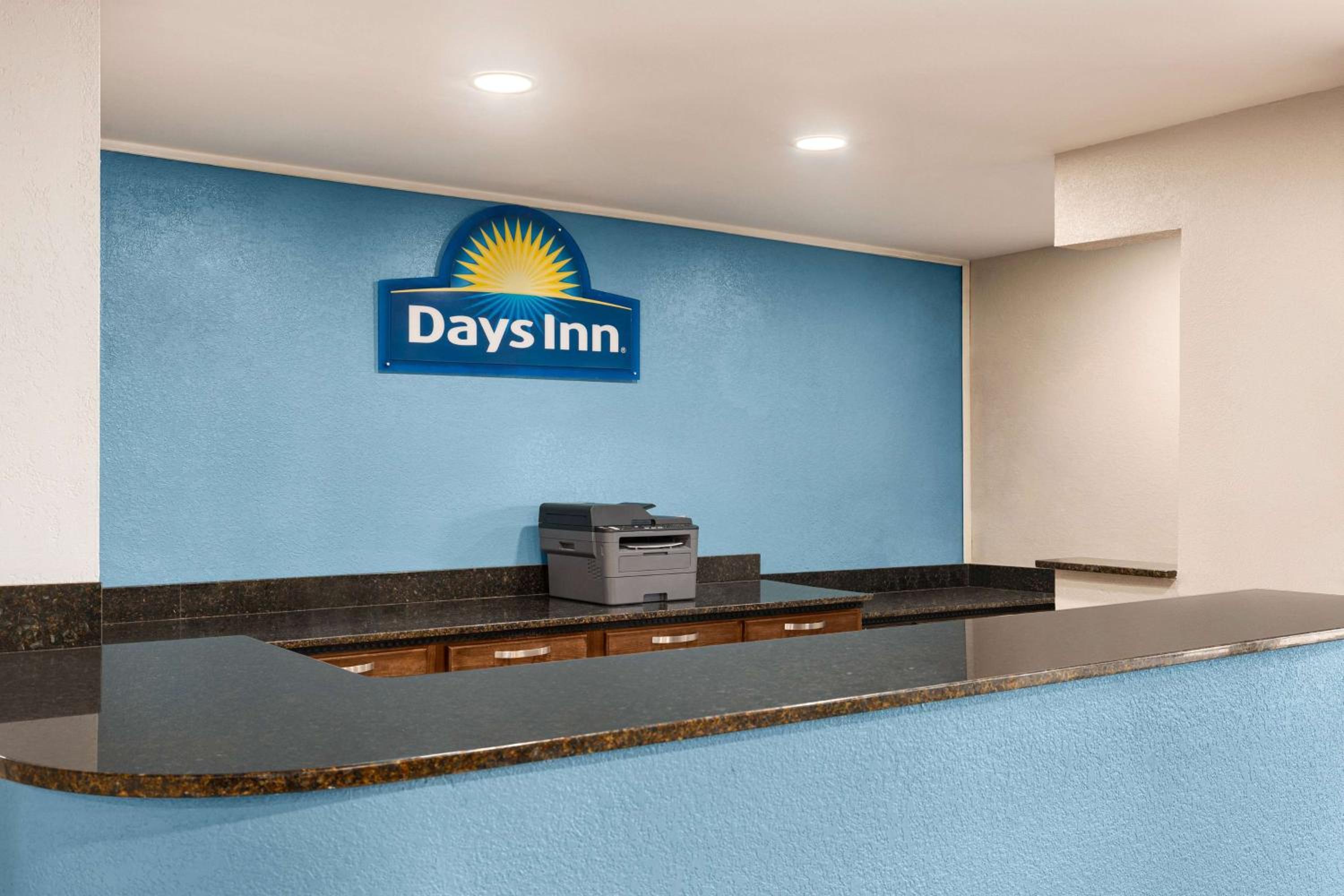 Days Inn by Wyndham Demopolis view 4