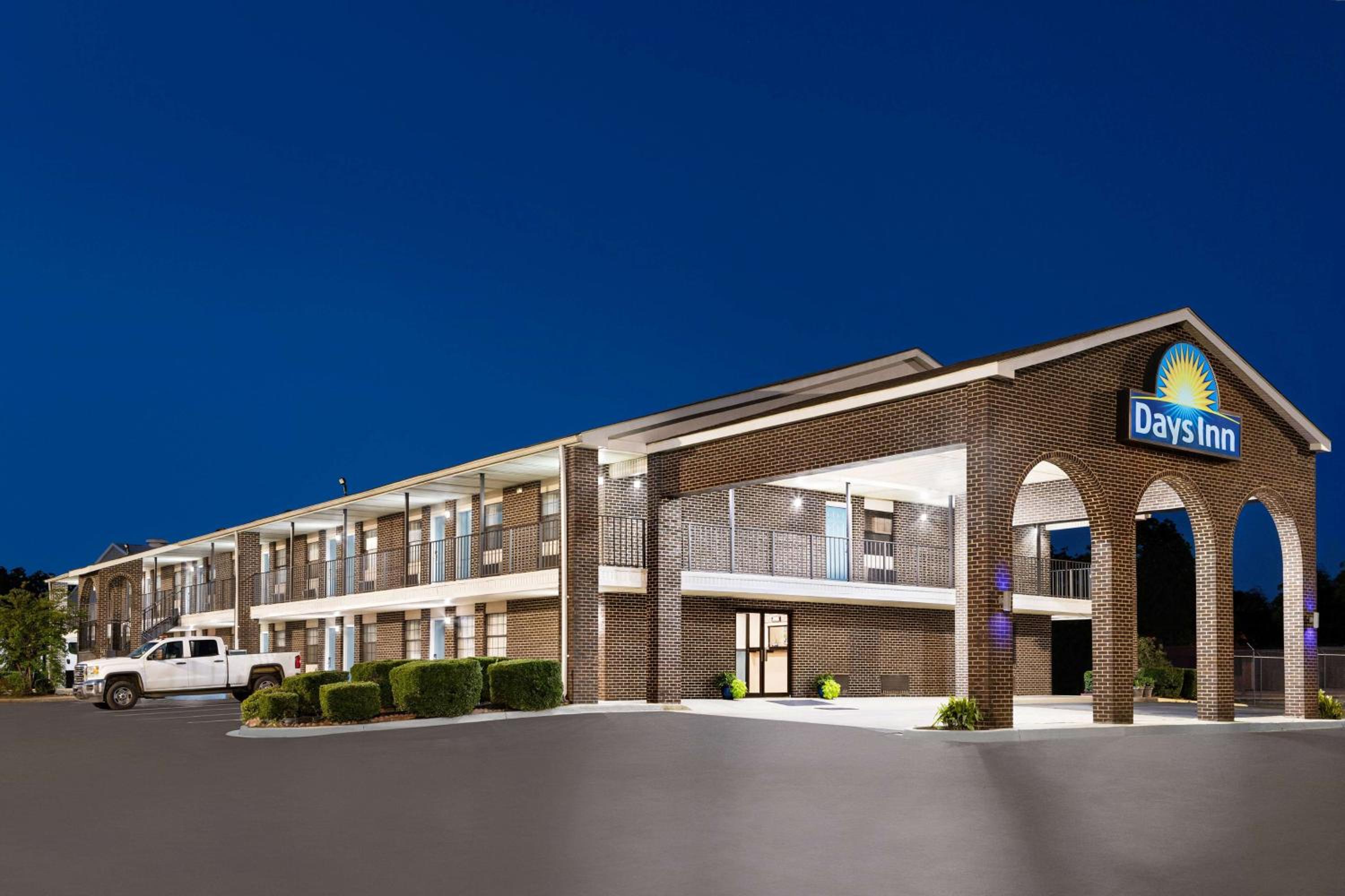 Days Inn by Wyndham Demopolis view 3