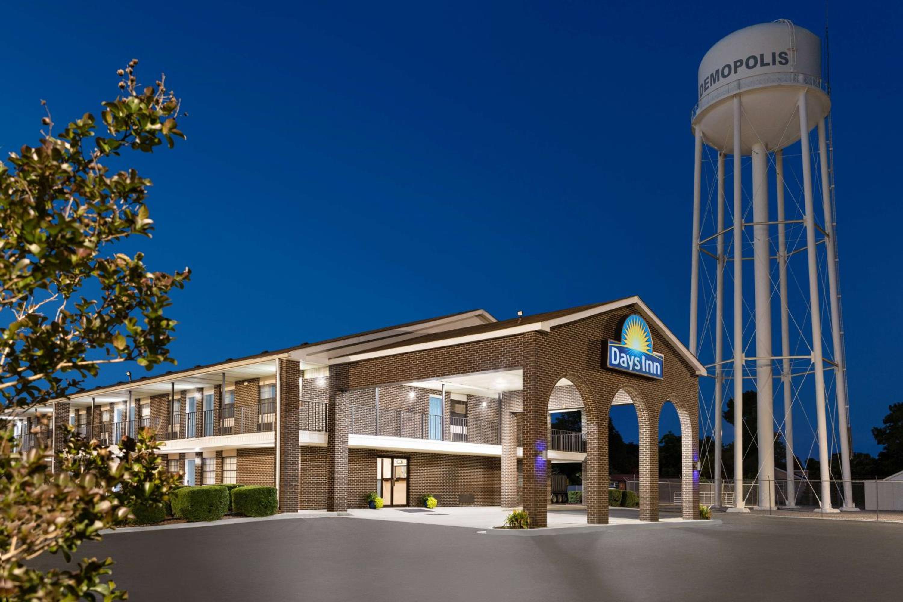 Days Inn by Wyndham Demopolis view 2