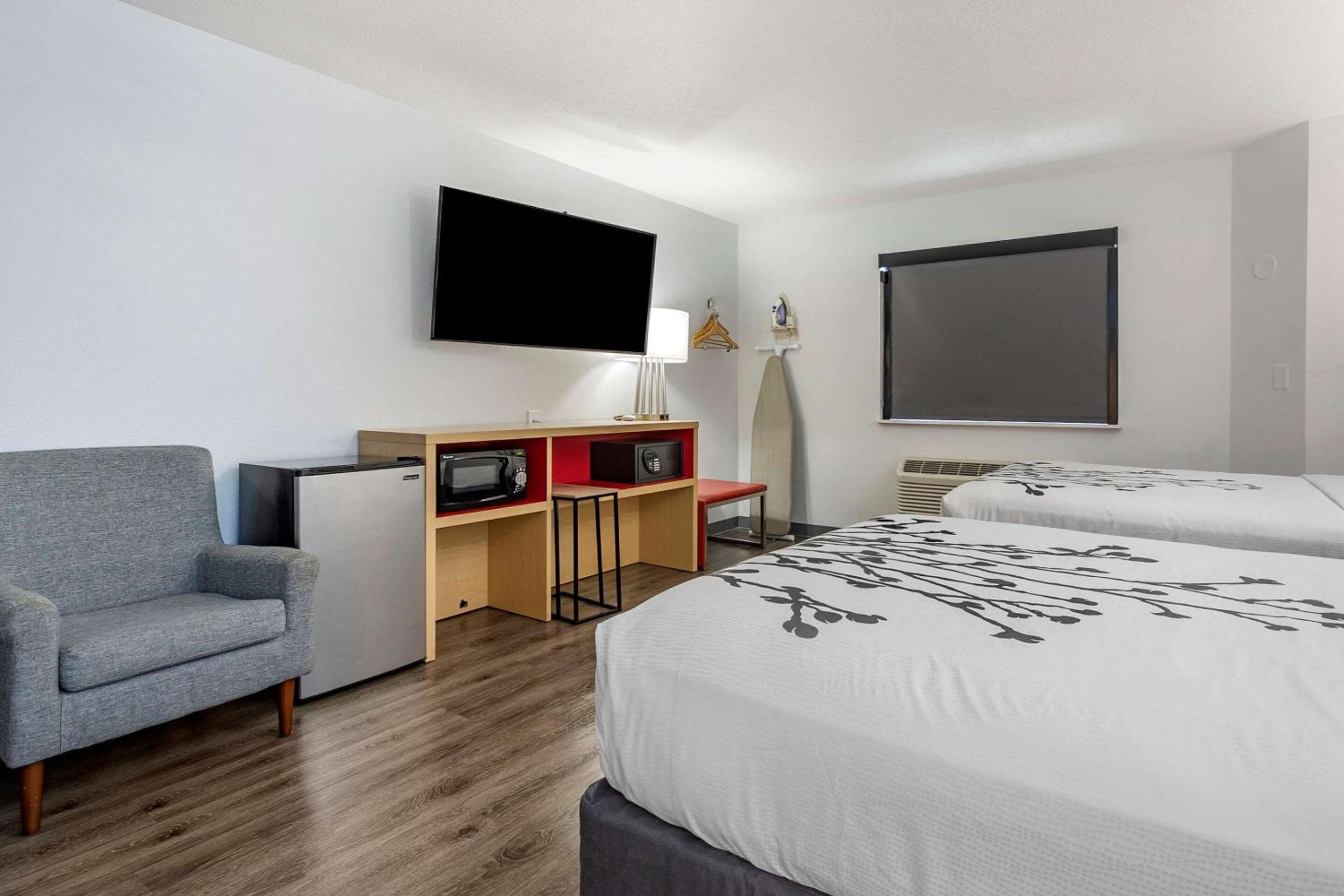Sleep Inn  Suites - Property Image 9