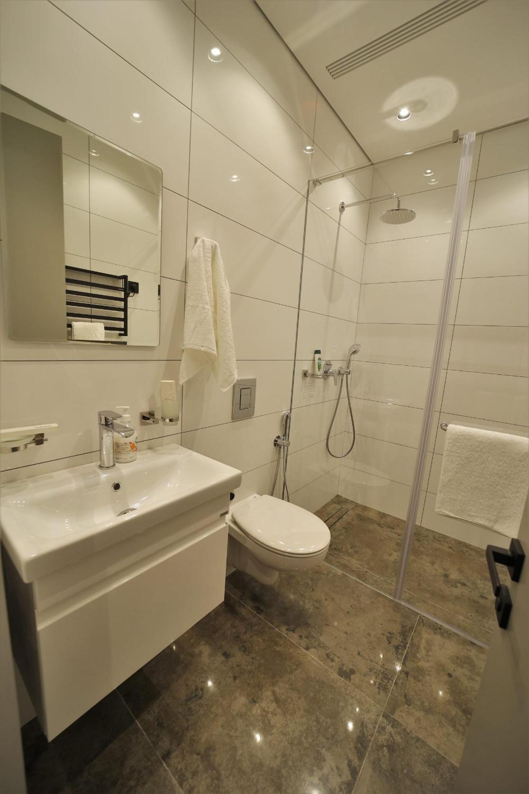 AVENUE RESIDENCE by AY North Avenue