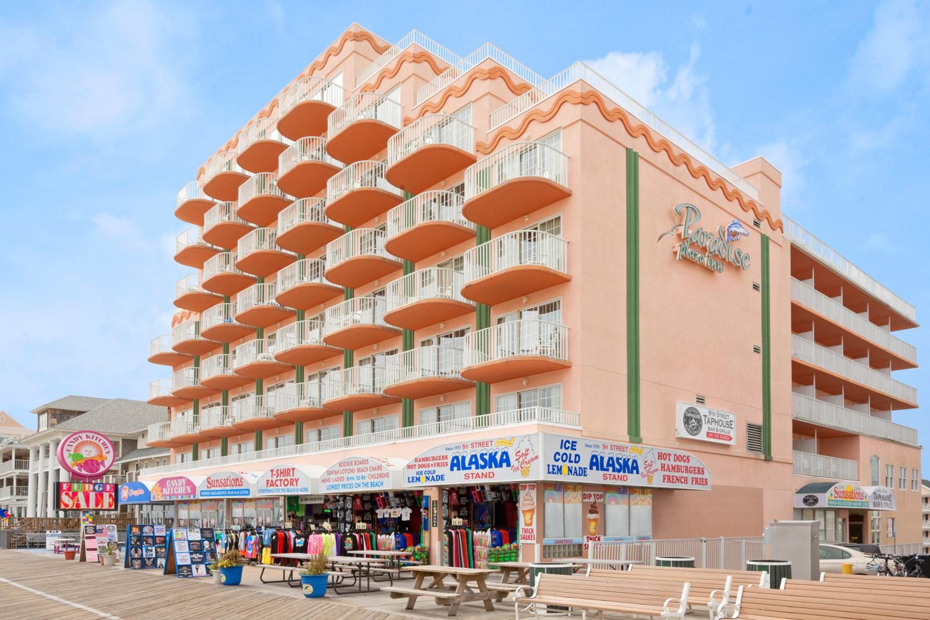Hotel Paradise Plaza Inn - Image 1