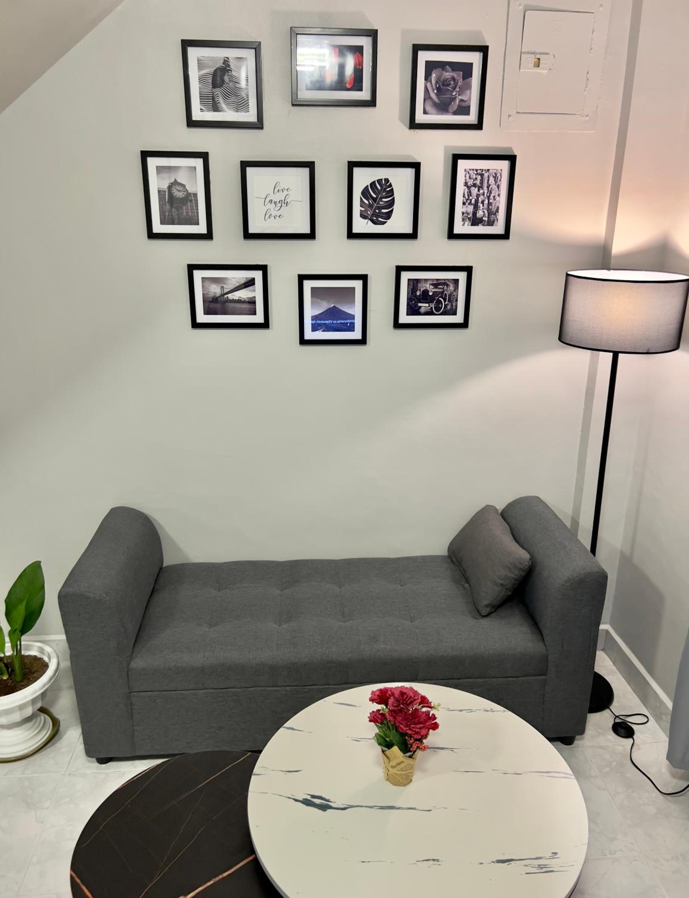 Modern Vacation Home Apartelle Near Centro view 5