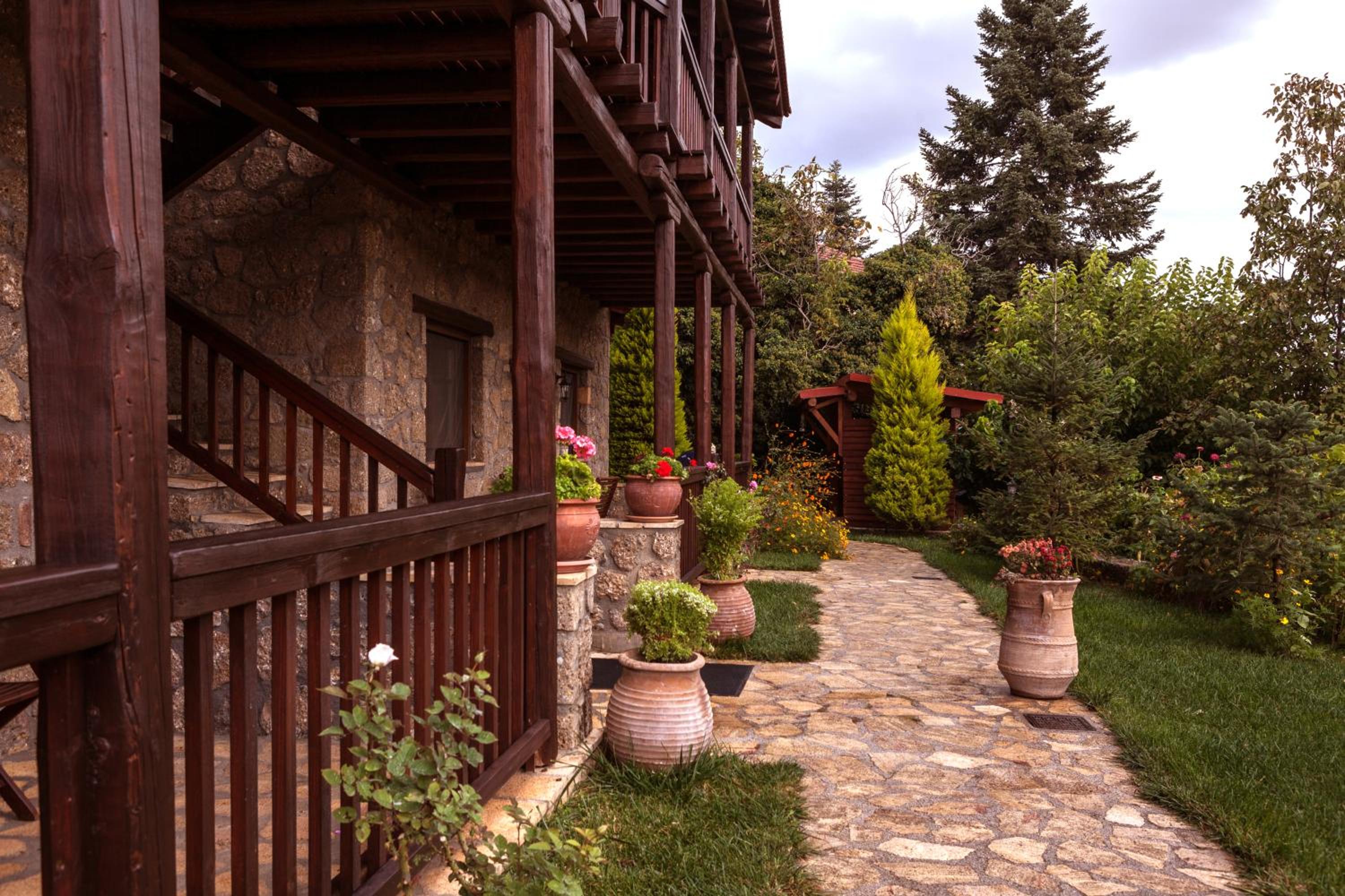 Pera Alonia Guest House