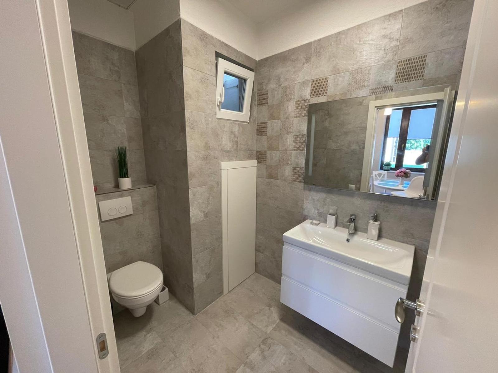 Central House en Oradea — bathroom