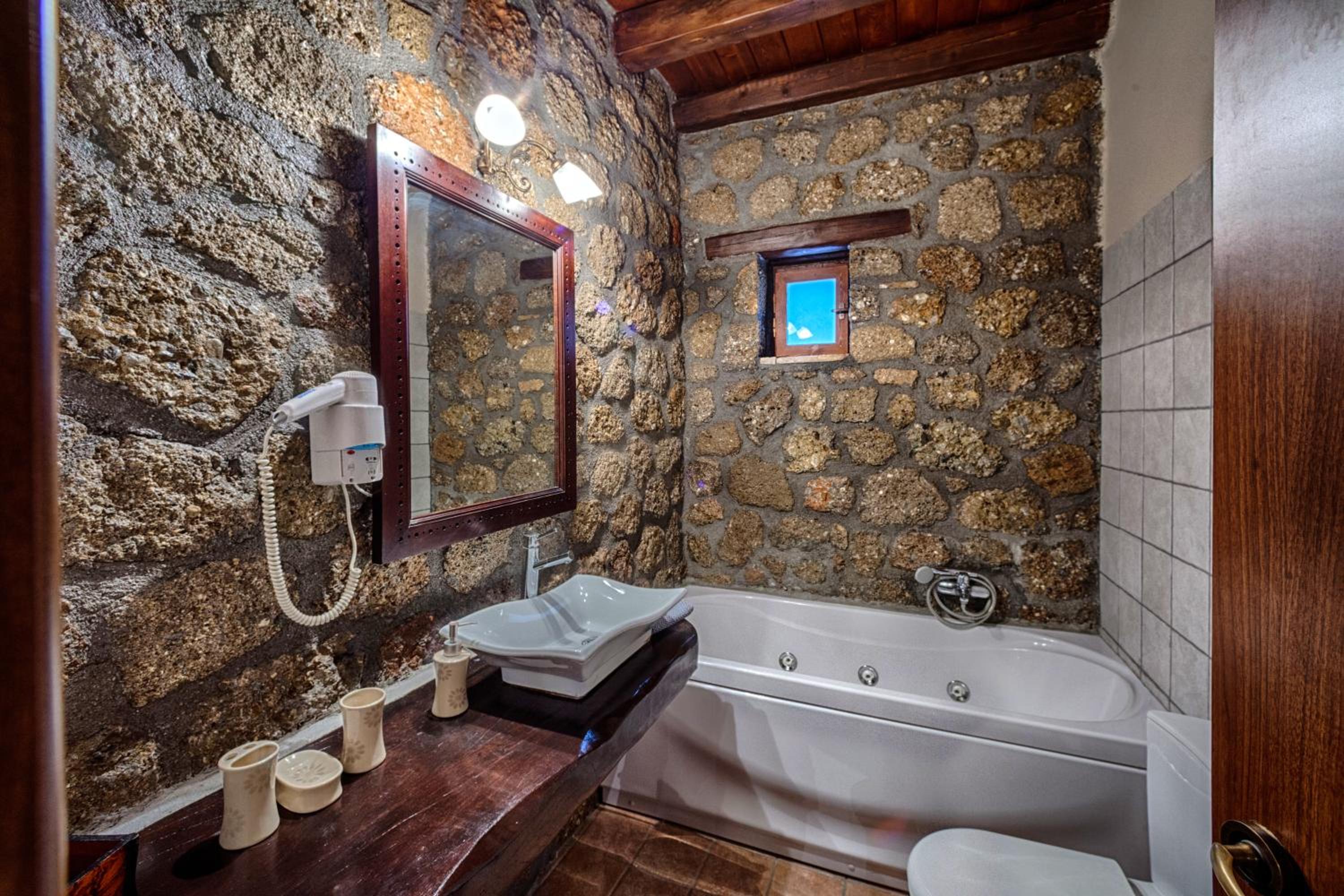 Pera Alonia Guest House