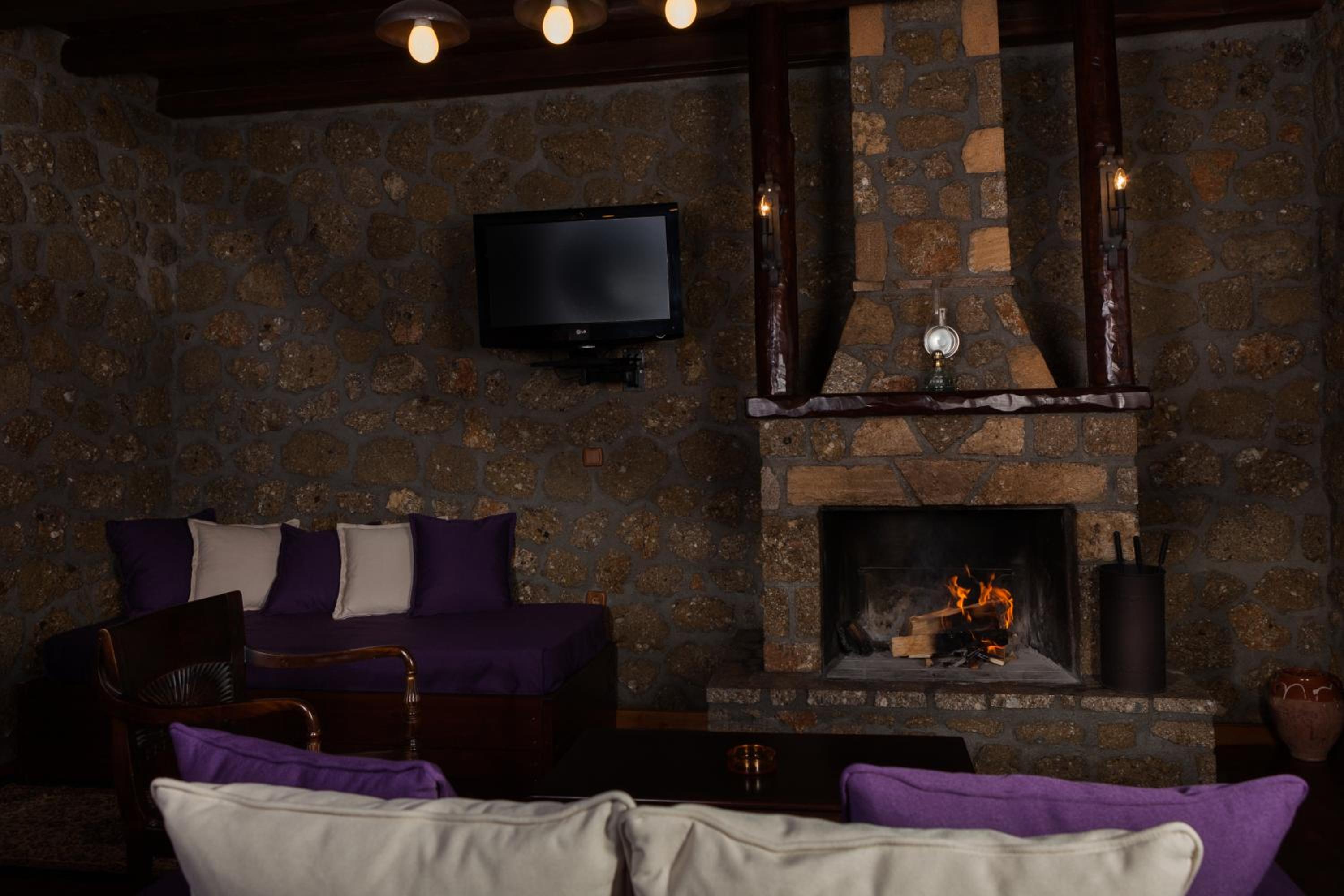 Pera Alonia Guest House
