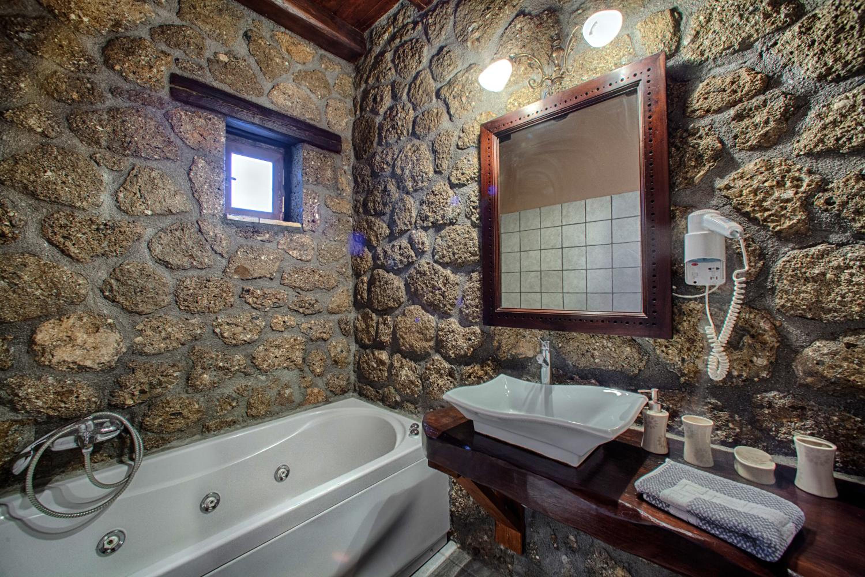Pera Alonia Guest House