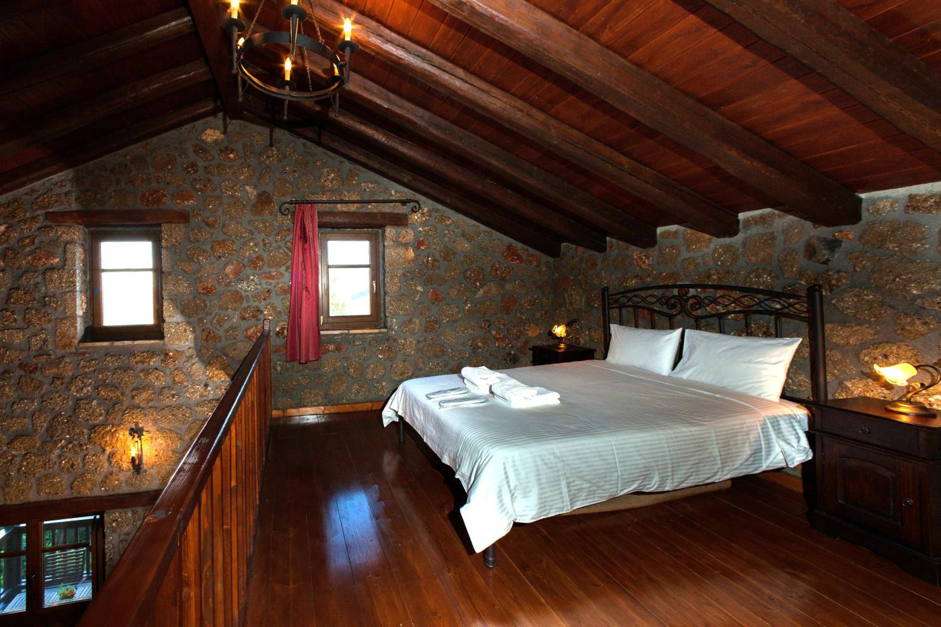 Pera Alonia Guest House