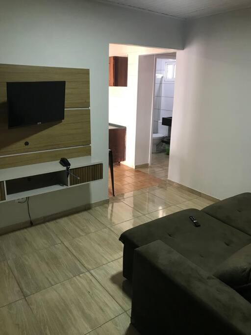 Casa com 2 quartos agradáveis com ar condicionado