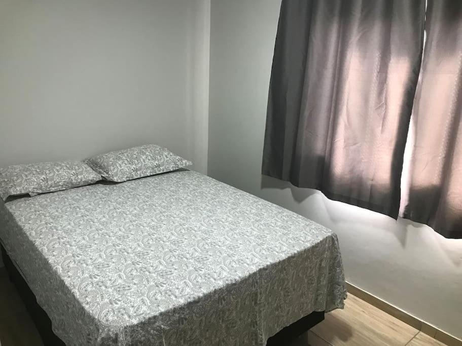 Casa com 2 quartos agradáveis com ar condicionado