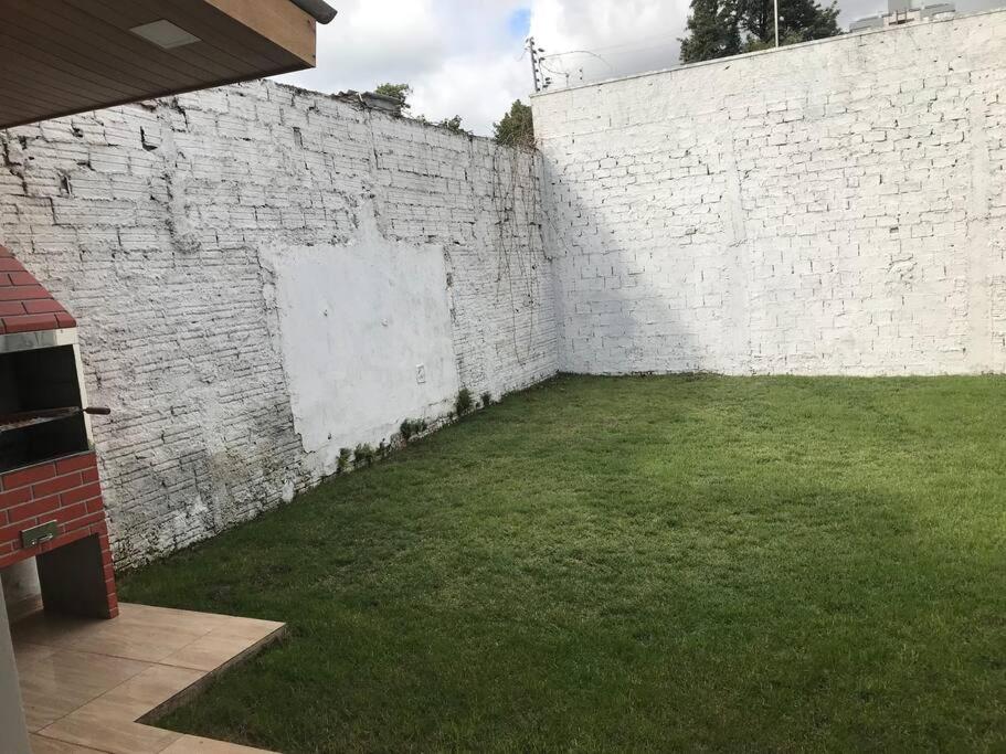 Casa com 2 quartos agradáveis com ar condicionado