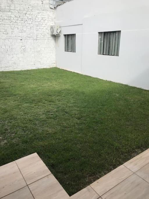 Casa com 2 quartos agradáveis com ar condicionado