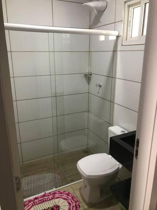 Casa com 2 quartos agradáveis com ar condicionado