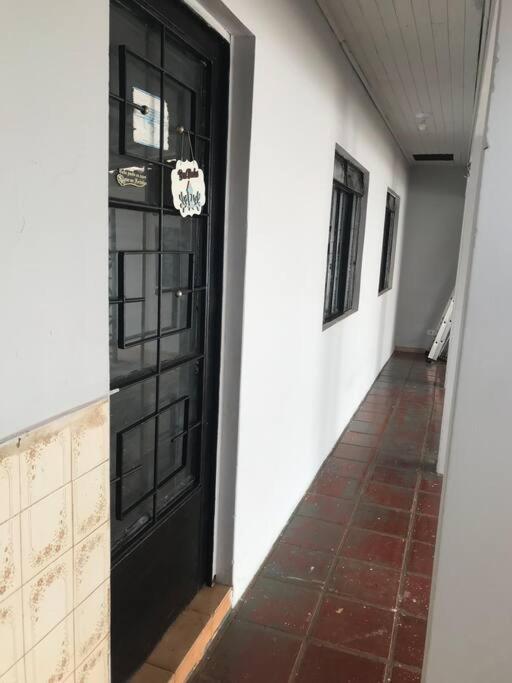 Casa com 2 quartos agradáveis com ar condicionado