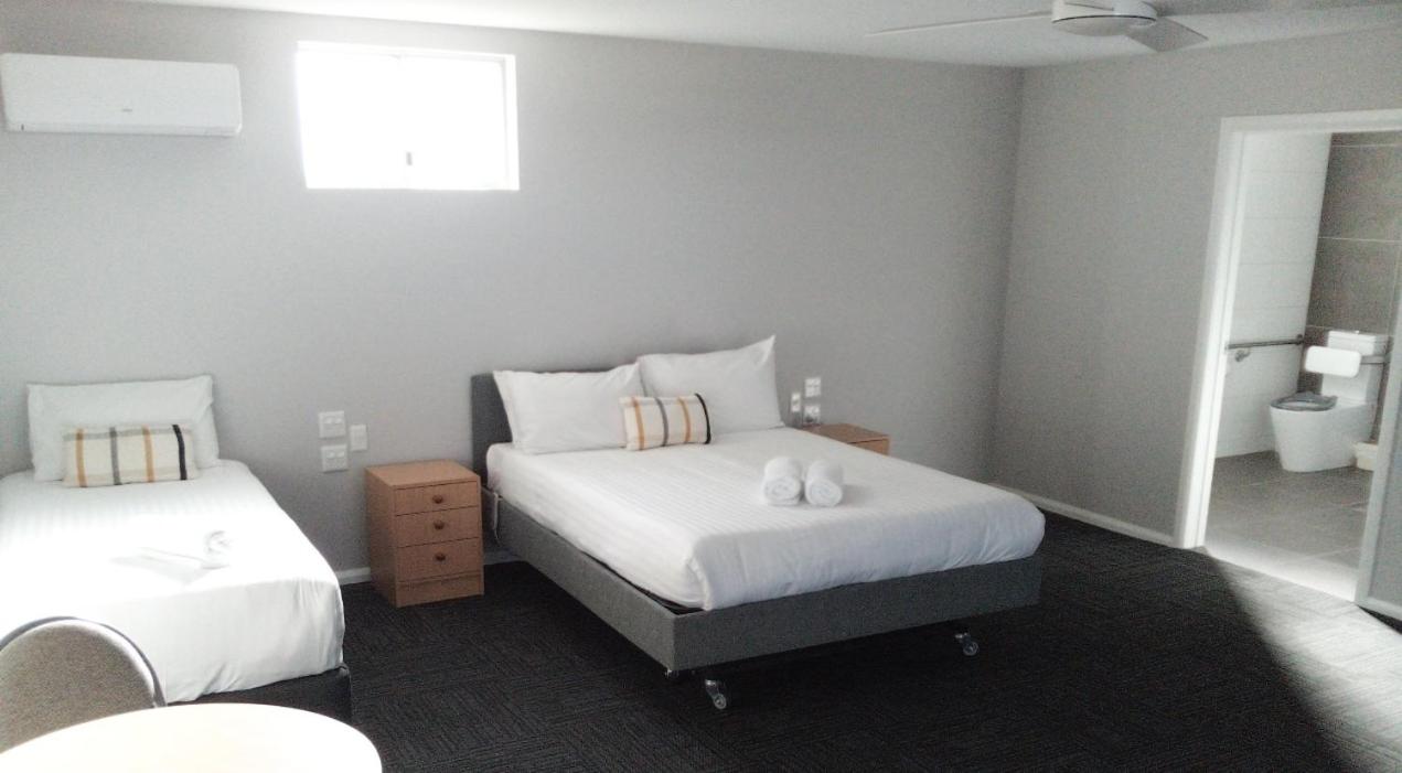 Hive Hotel, Moruya