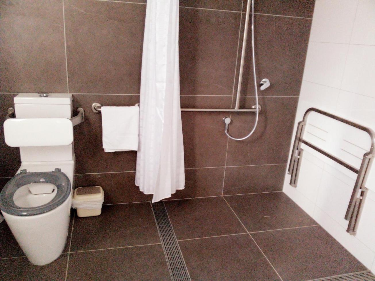 Hive Hotel, Moruya