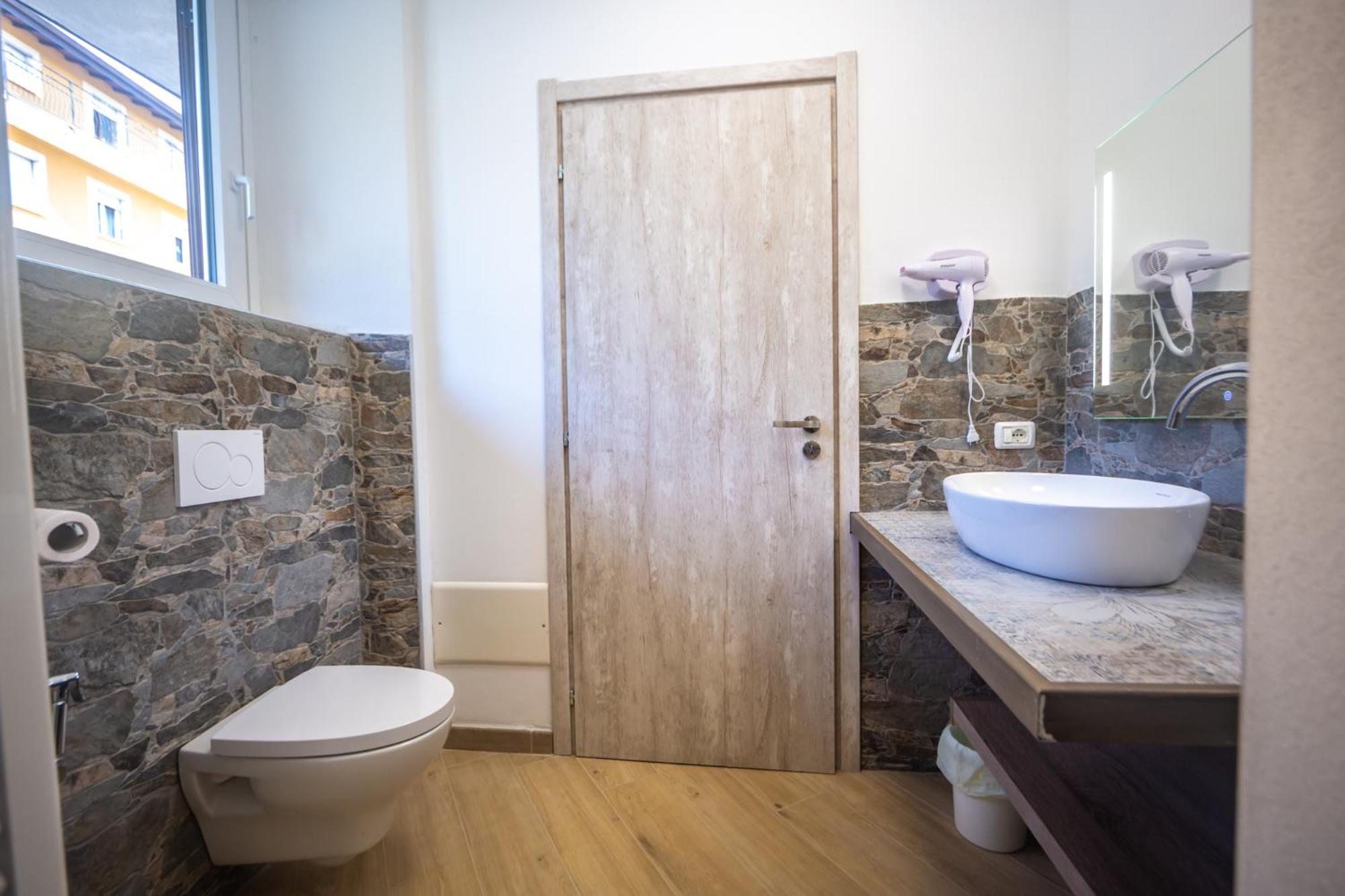 Around Lago Maggiore rooms view 3