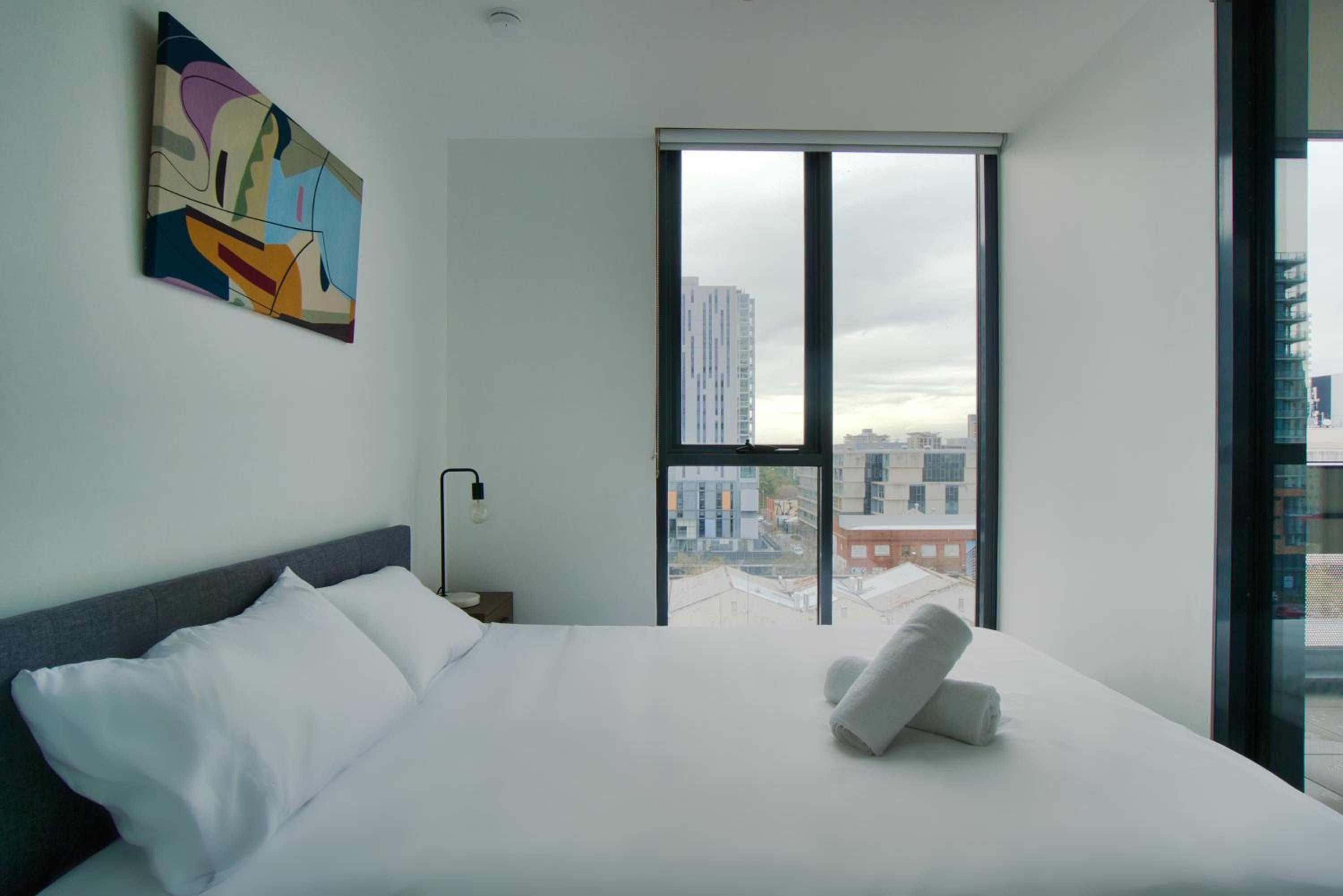 Modern 2 Bedroom Apartment - Adelaide CBD view 3