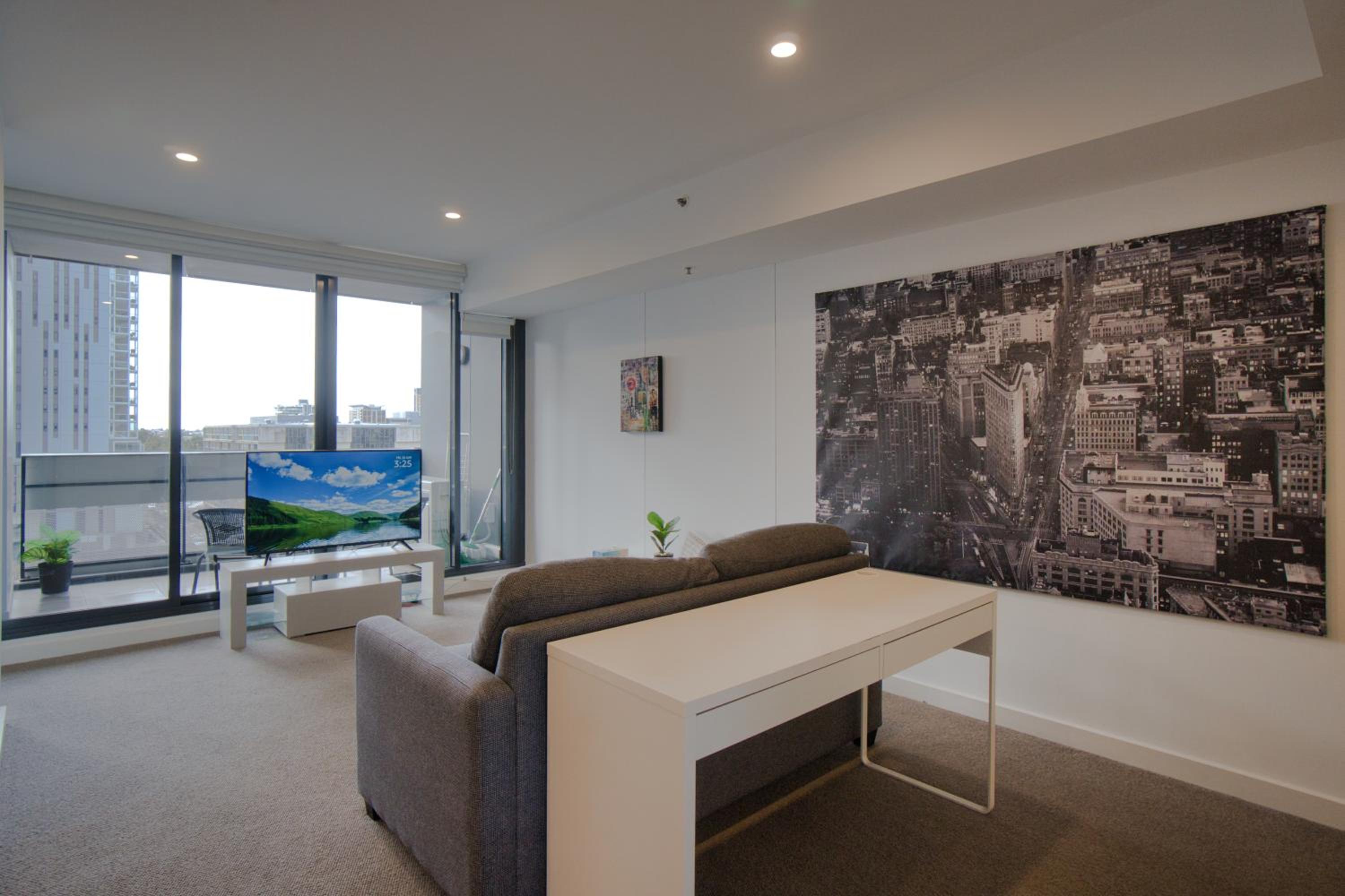 Modern 2 Bedroom Apartment - Adelaide CBD view 5