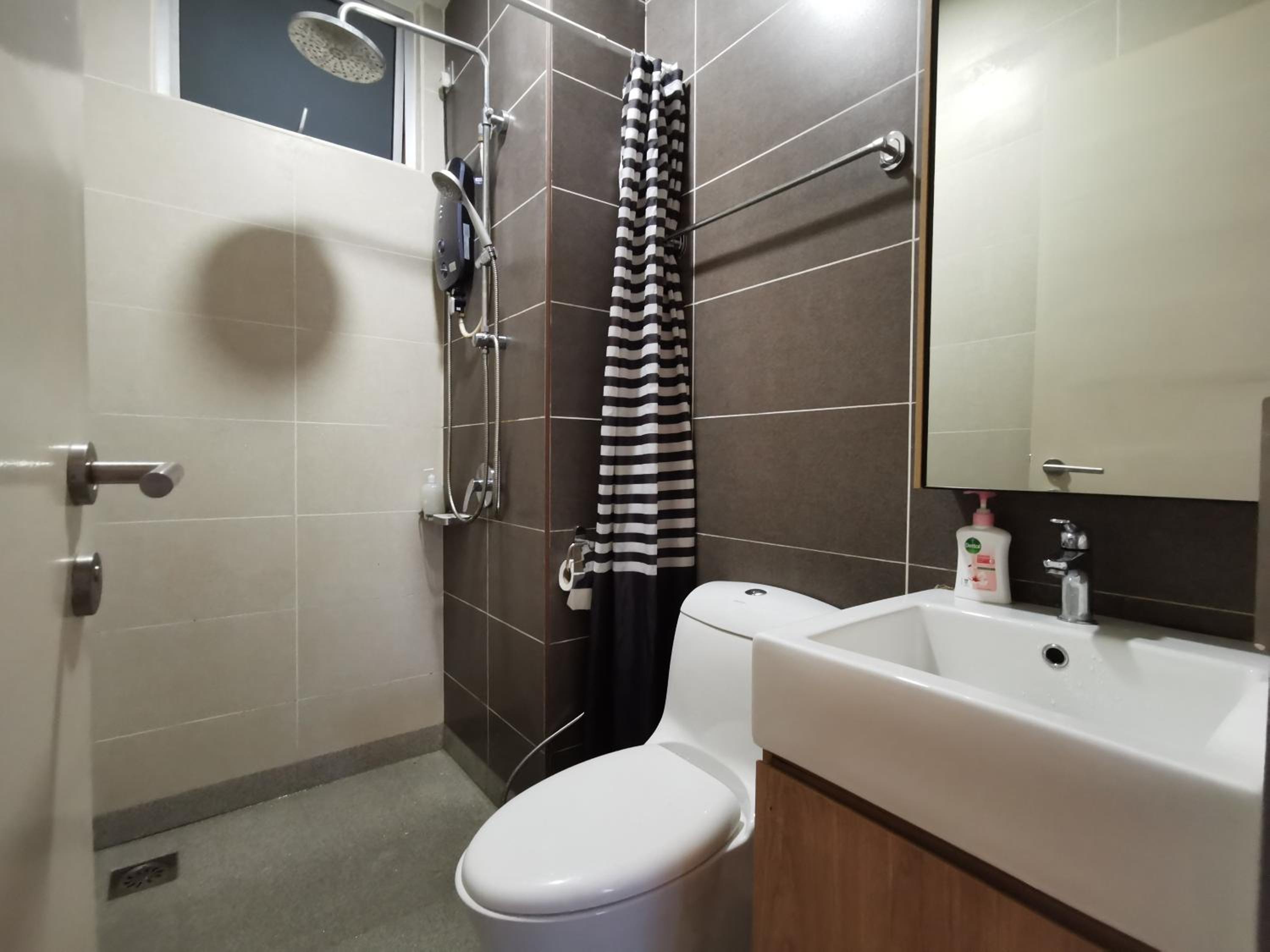 Artsy Homestay in JB Town Center Near FoodCourt, Malls & Grocery