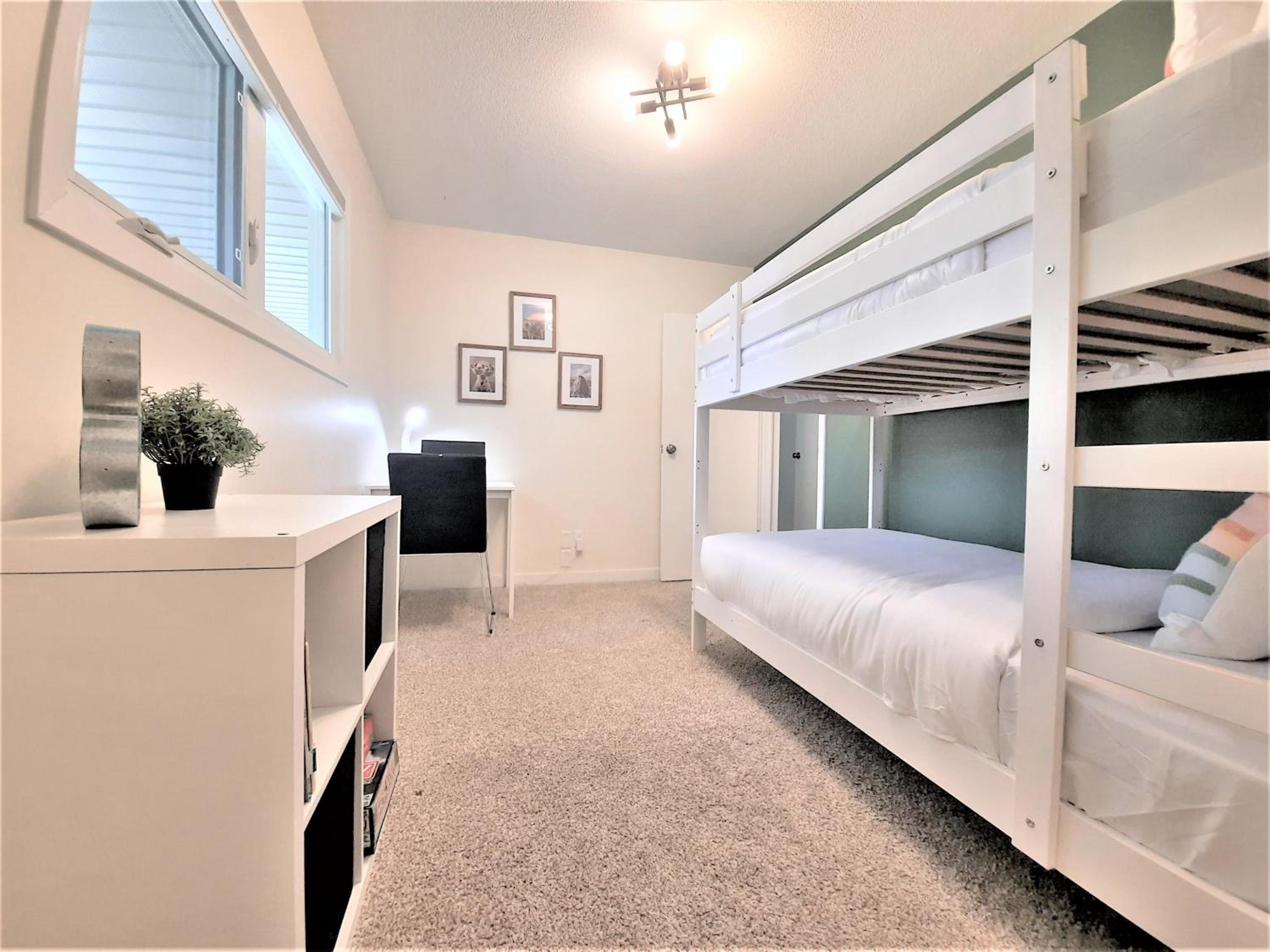 Luxury Home By North Glenmore Park