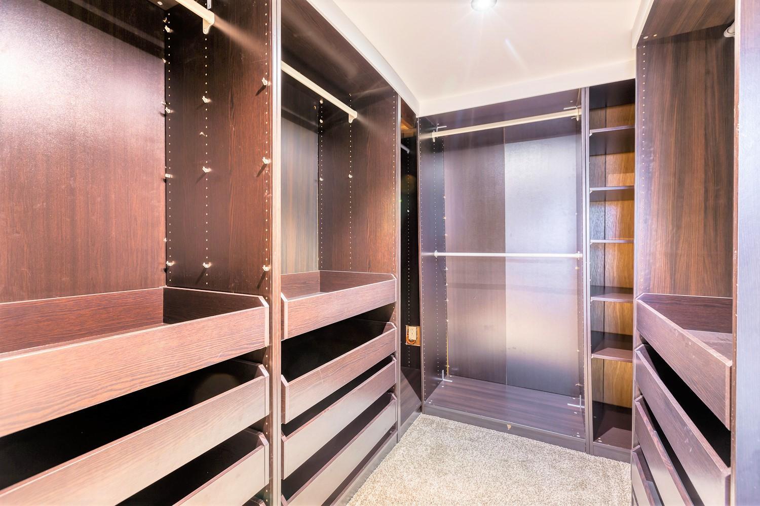 Luxury Home By North Glenmore Park