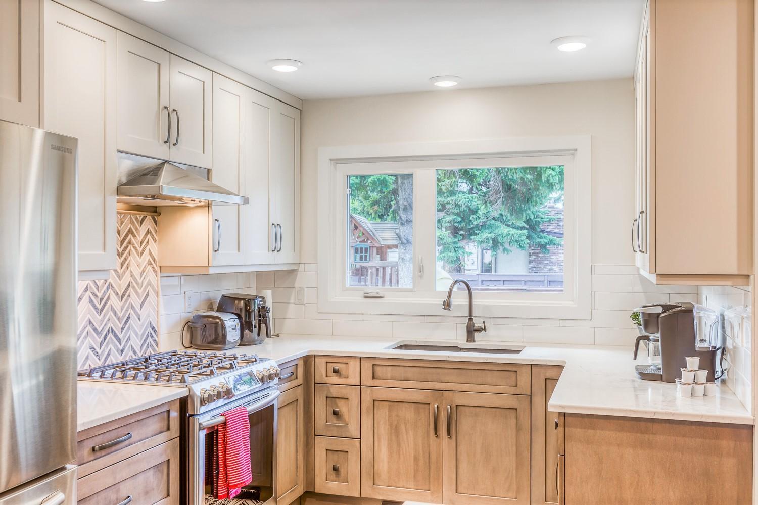 Luxury Home By North Glenmore Park
