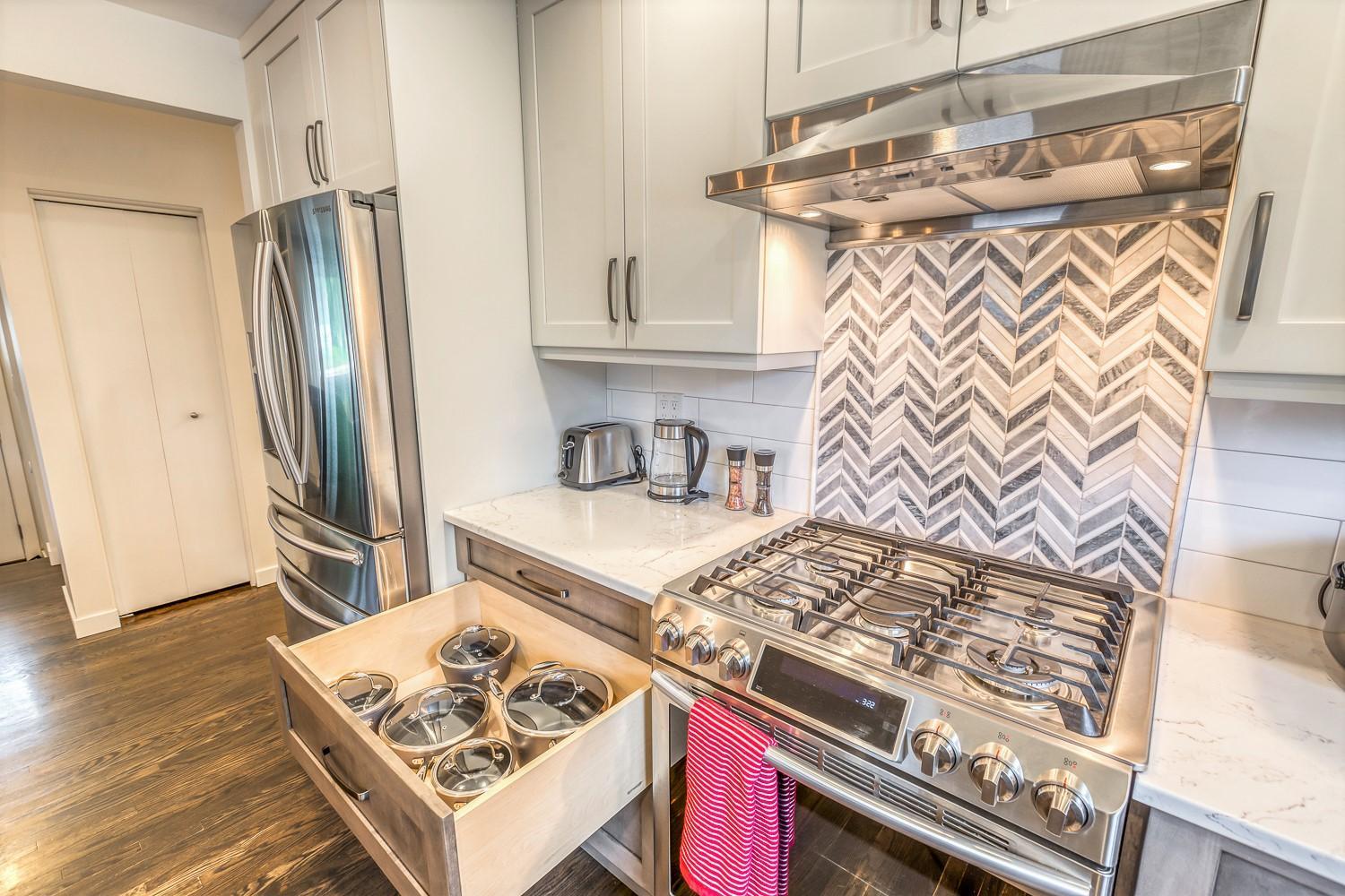 Luxury Home By North Glenmore Park
