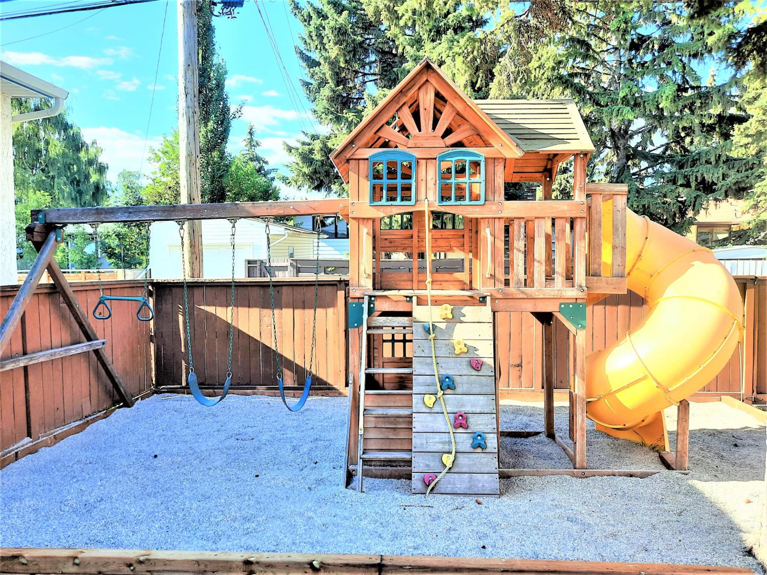 Luxury Home By North Glenmore Park