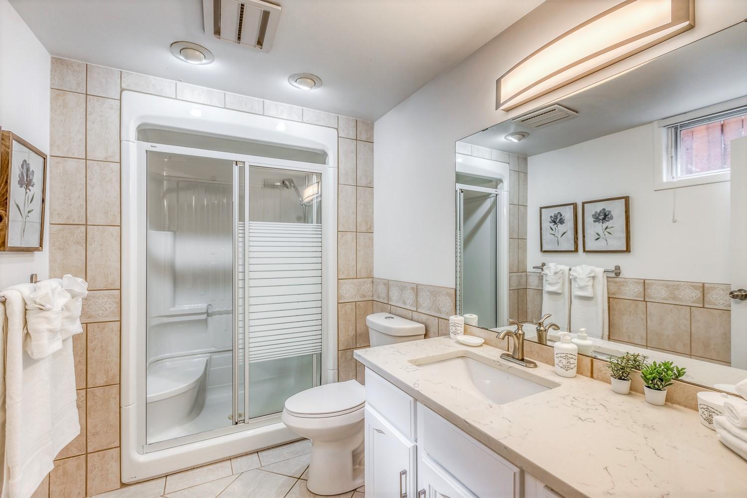 Luxury Home By North Glenmore Park