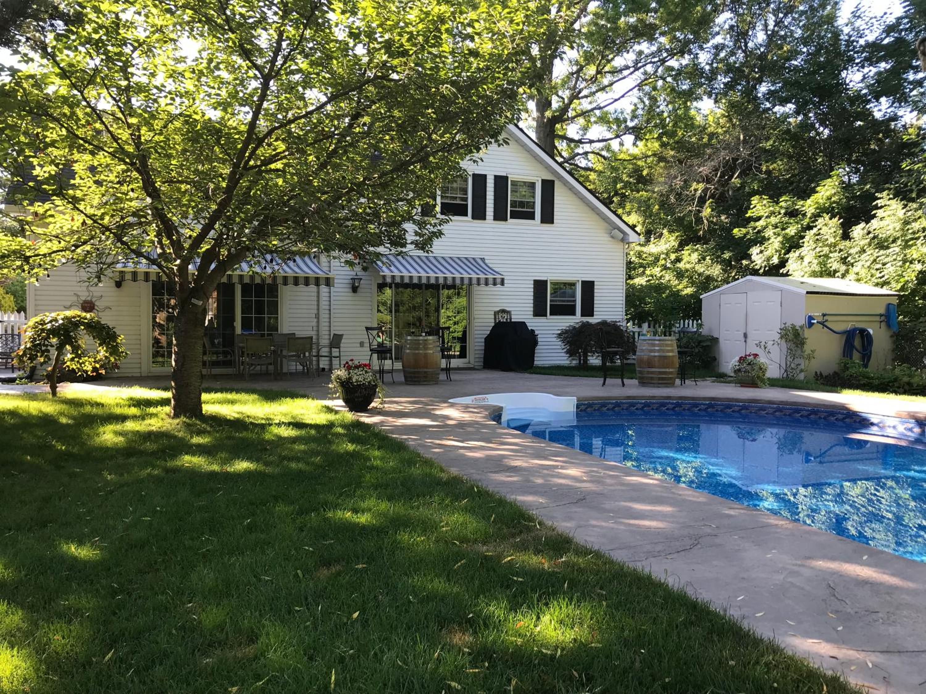 Upper Canada Coach House - Property Image 5