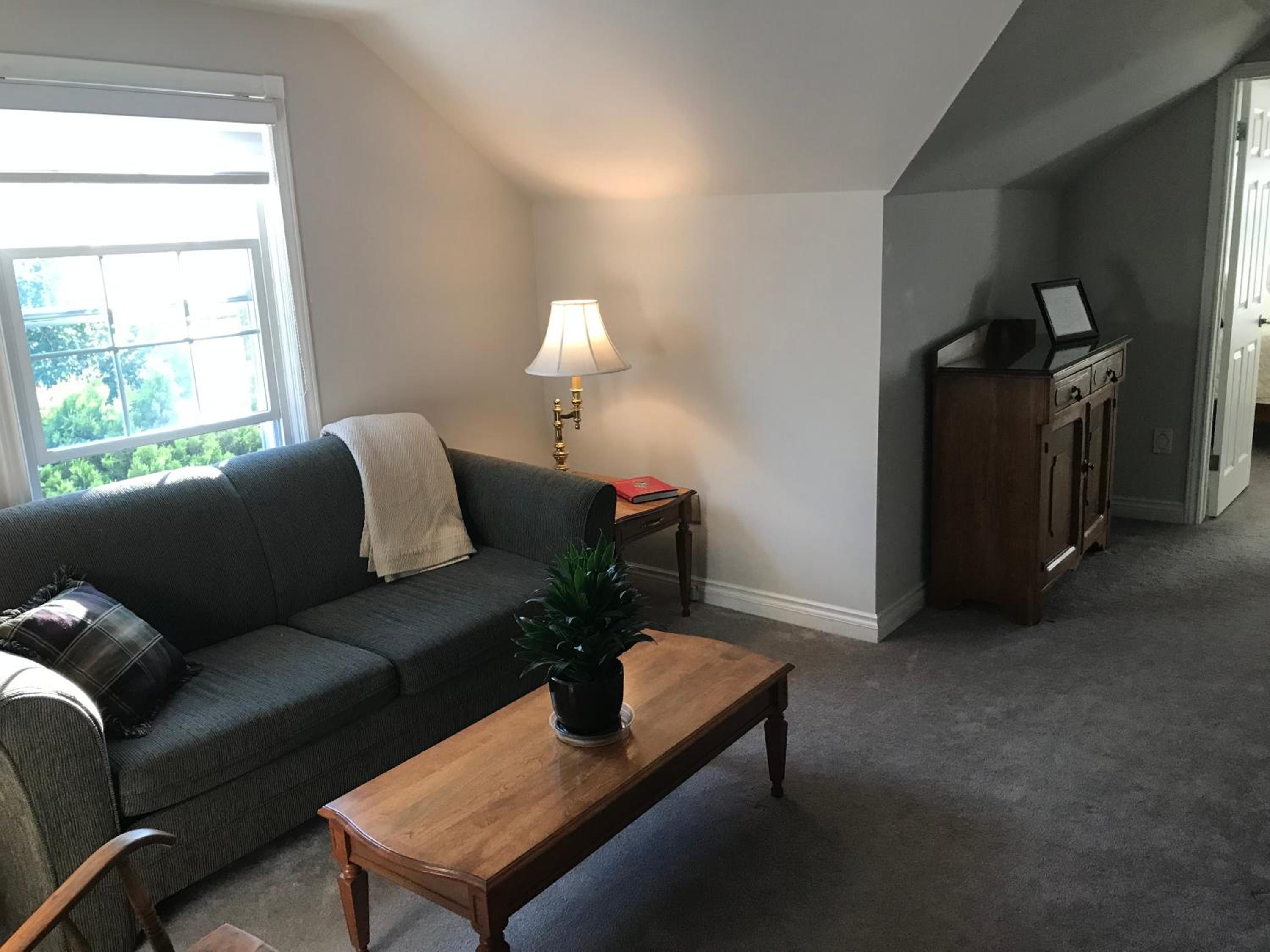 Upper Canada Coach House - Property Image 9